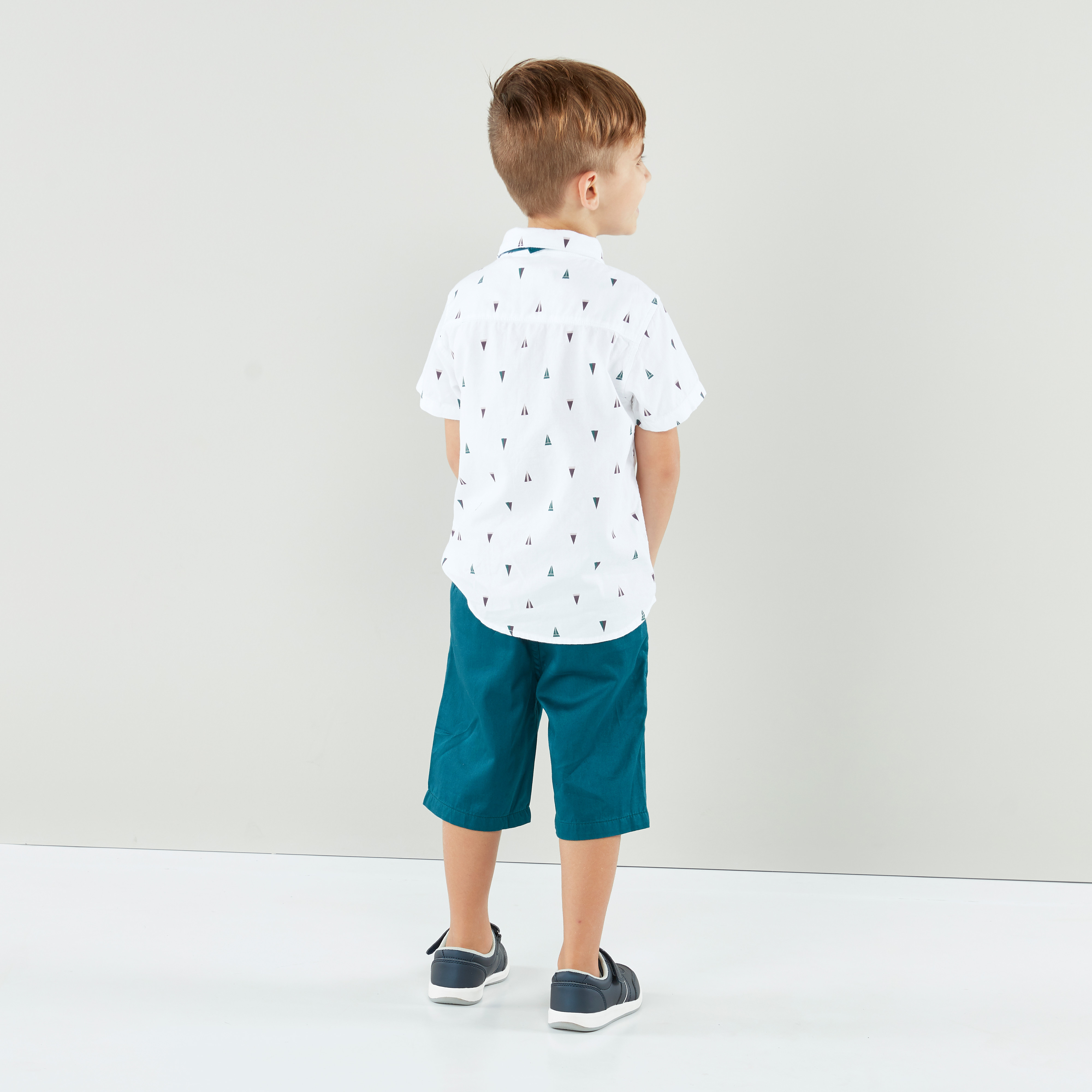 طقم قميص بأكمام قصيرة بطبعات وشورت من جونيورز-boys-clothing-setsandcoords-image-3