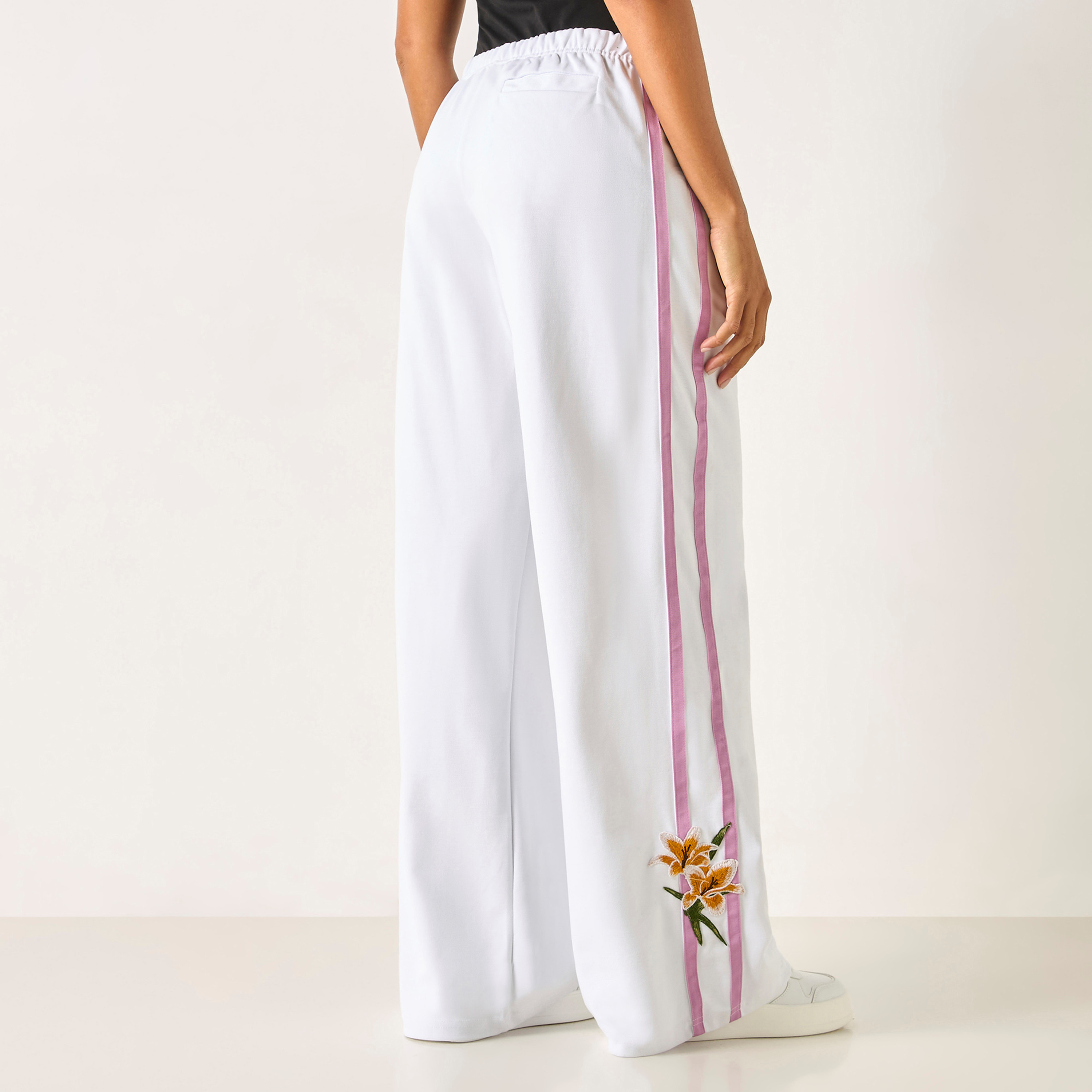 بنطلون رياضي بخصر مطاطي وتطريزات أزهار من جيس-women-clothing-bottoms-joggers-image-6