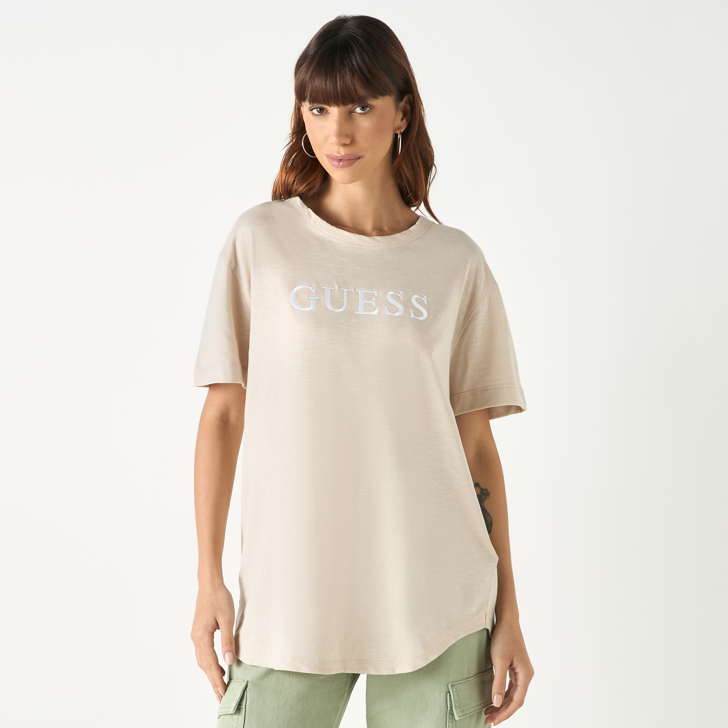 تيشيرت بياقة مستديرة وأكمام قصيرة وتطريز شعار من جيس-women-clothing-tshirts-image-1
