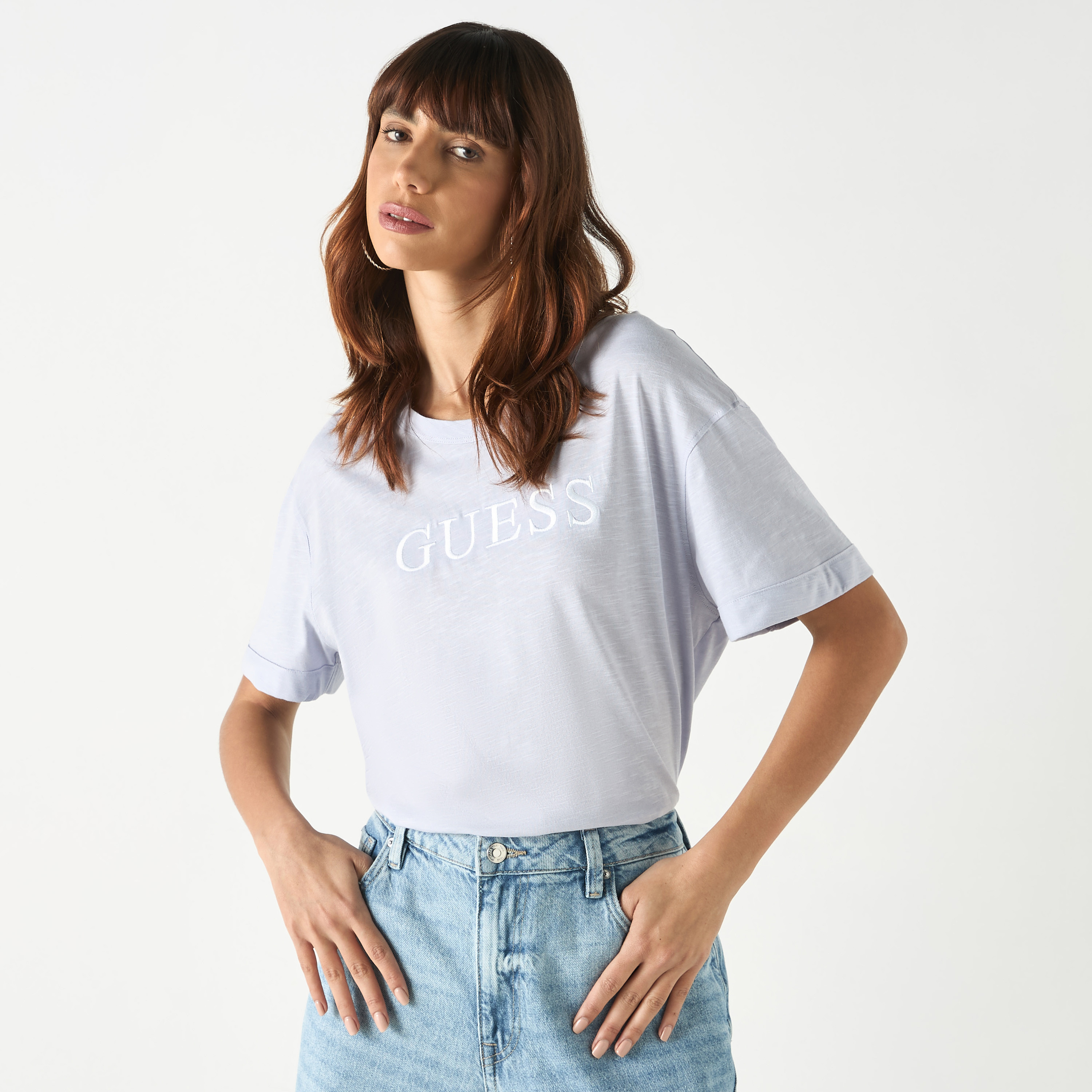 تيشيرت بياقة مستديرة وأكمام قصيرة وتطريز شعار من جيس-women-clothing-tshirts-image-7