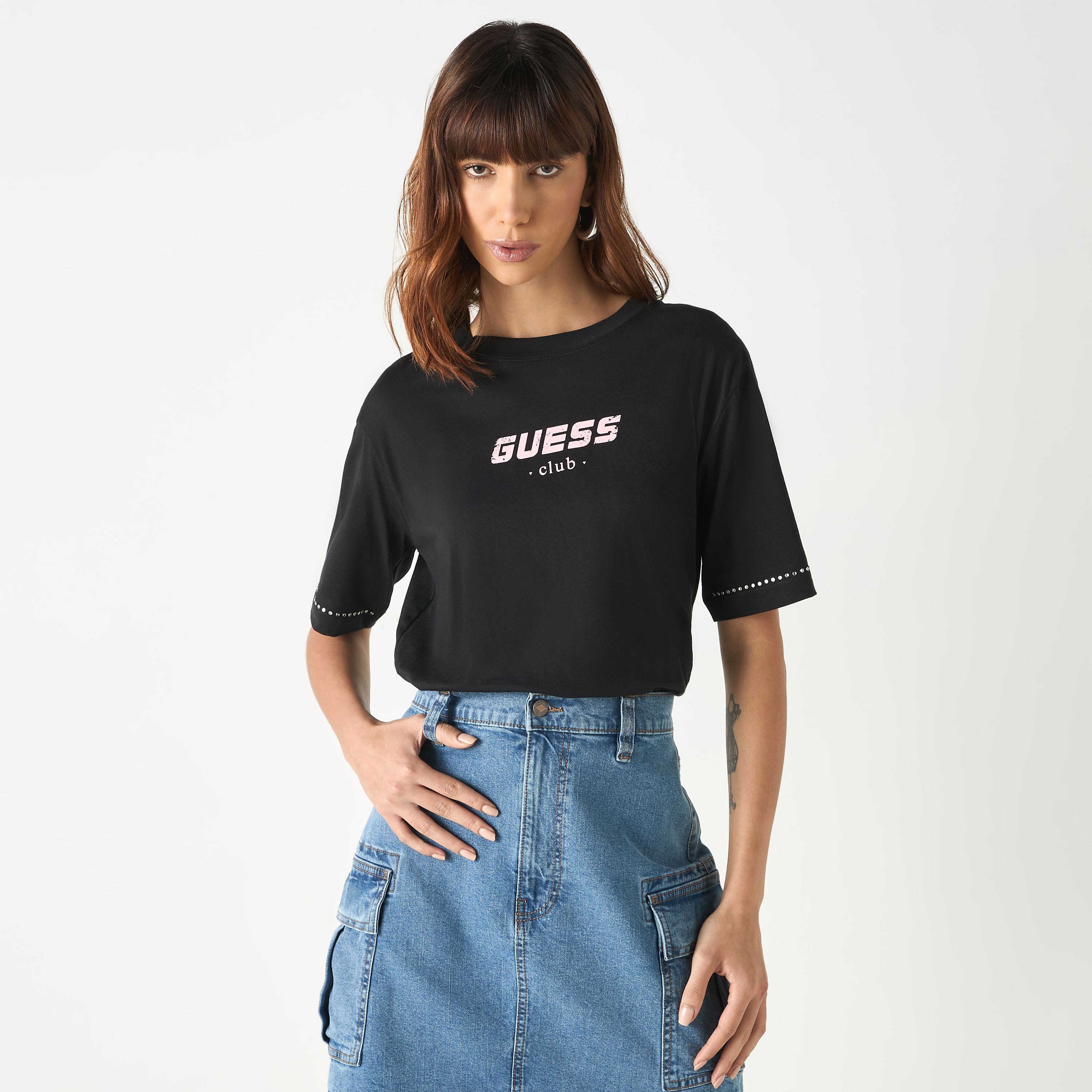 تيشيرت بياقة مستديرة وأكمام قصيرة وطبعات شعار من جيس-women-clothing-tshirts-image-6