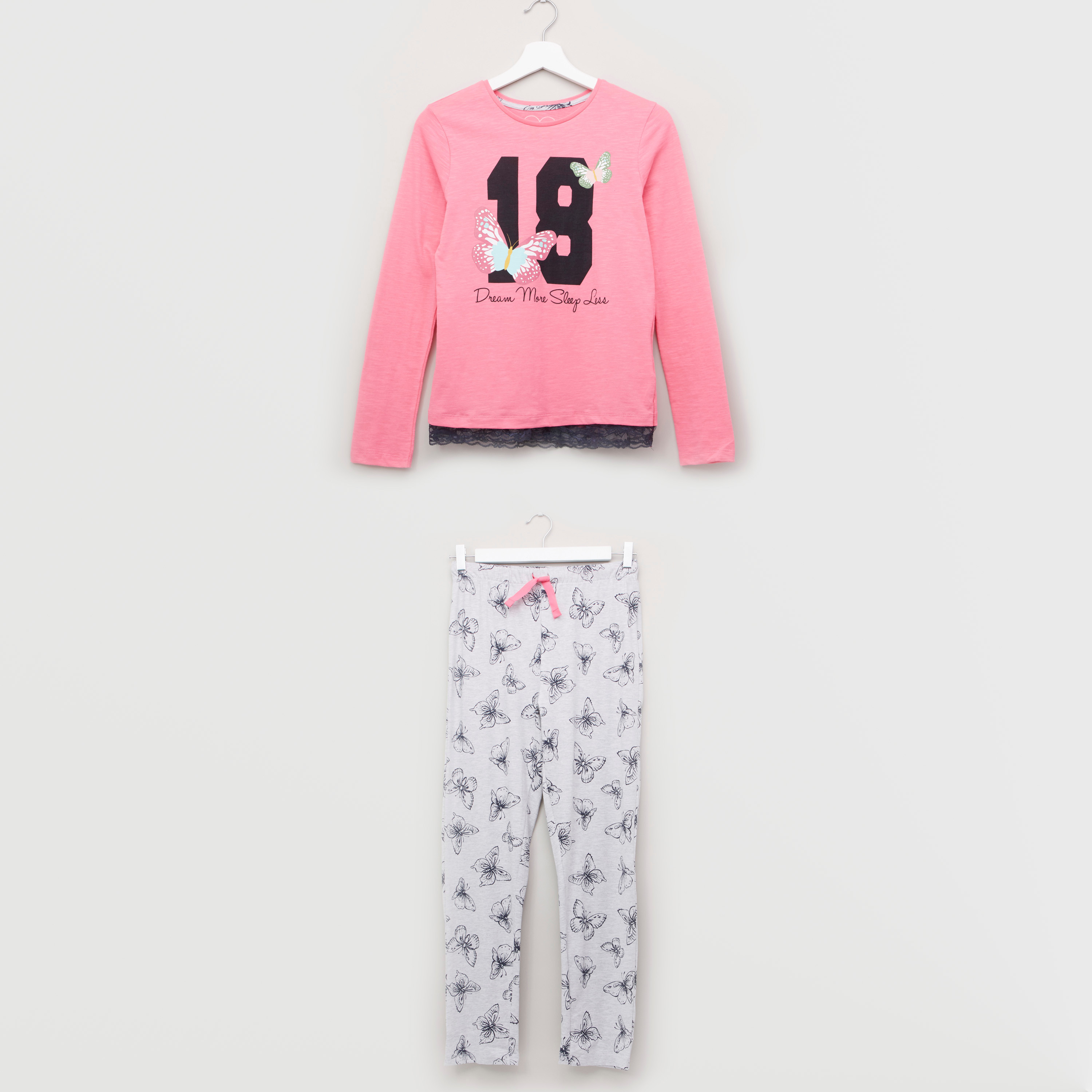 طقم بنطال بيجاما طويل بطبعات مع تيشيرت بتفاصيل دانتيل من جونيورز-bsclothing-girls-nightwear-image-1