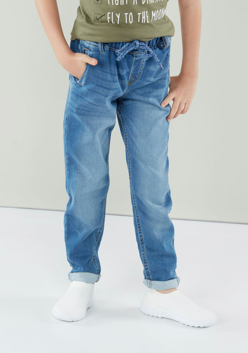 بنطال جينز طويل بطبعات وخصر مطّاطي برباط من جونيورز-%D8%AC%D9%8A%D9%86%D8%B2-image-2