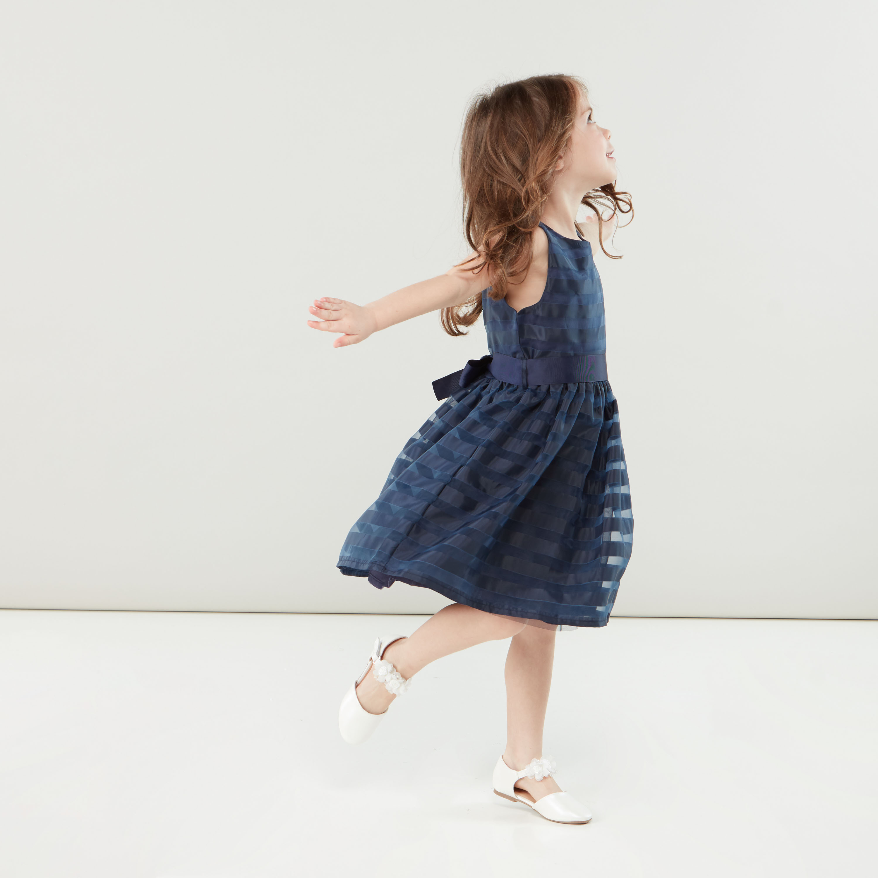 فستان مخطط  بدون أكمام وبياقة مستديرة من جونيورز-girls-clothing-dressesandjumpsuits-image-3