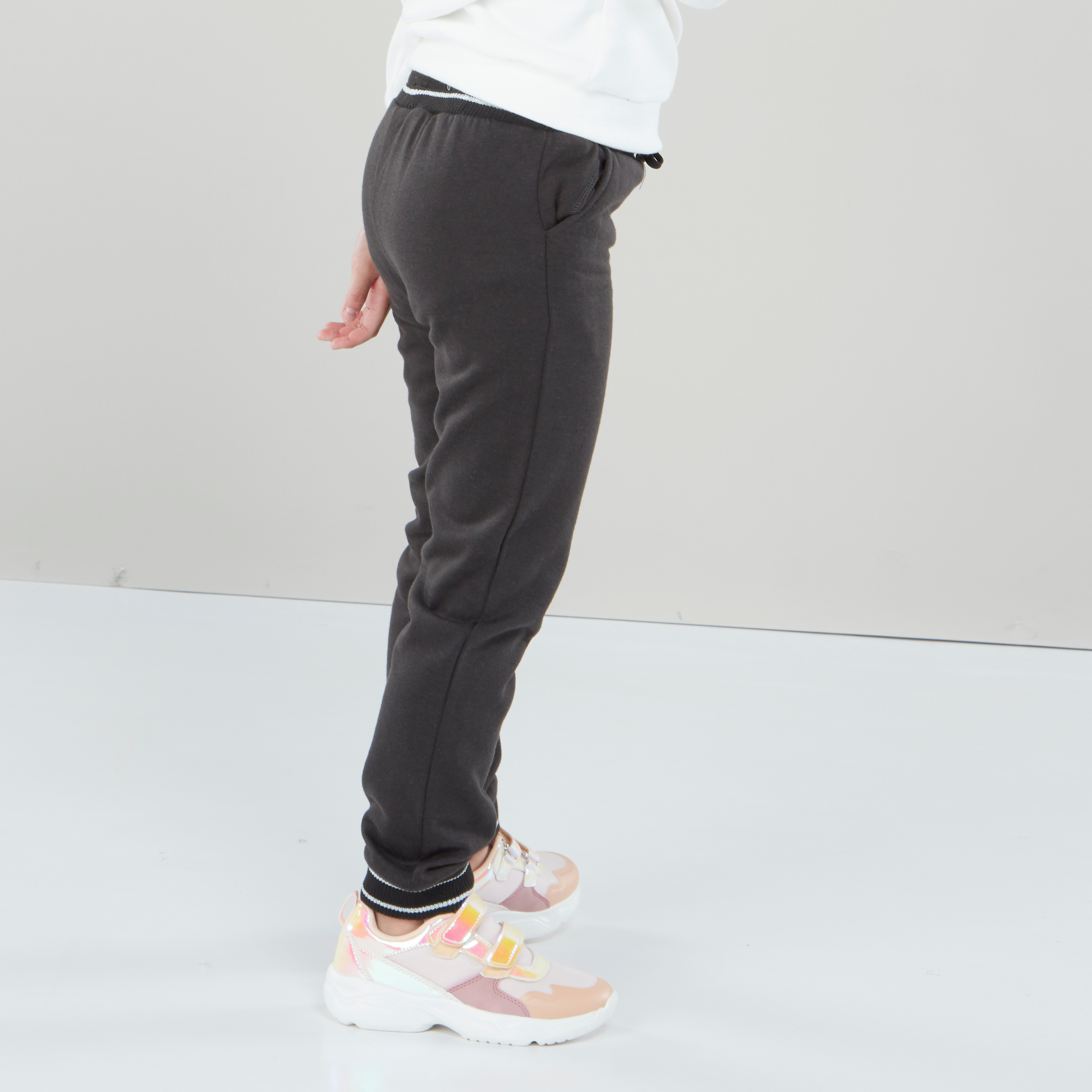بنطلون رياضي بحواف مخططة وسحاب إغلاق وجيوب من بوسيني-girls-clothing-bottoms-joggersandtrackpants-image-1