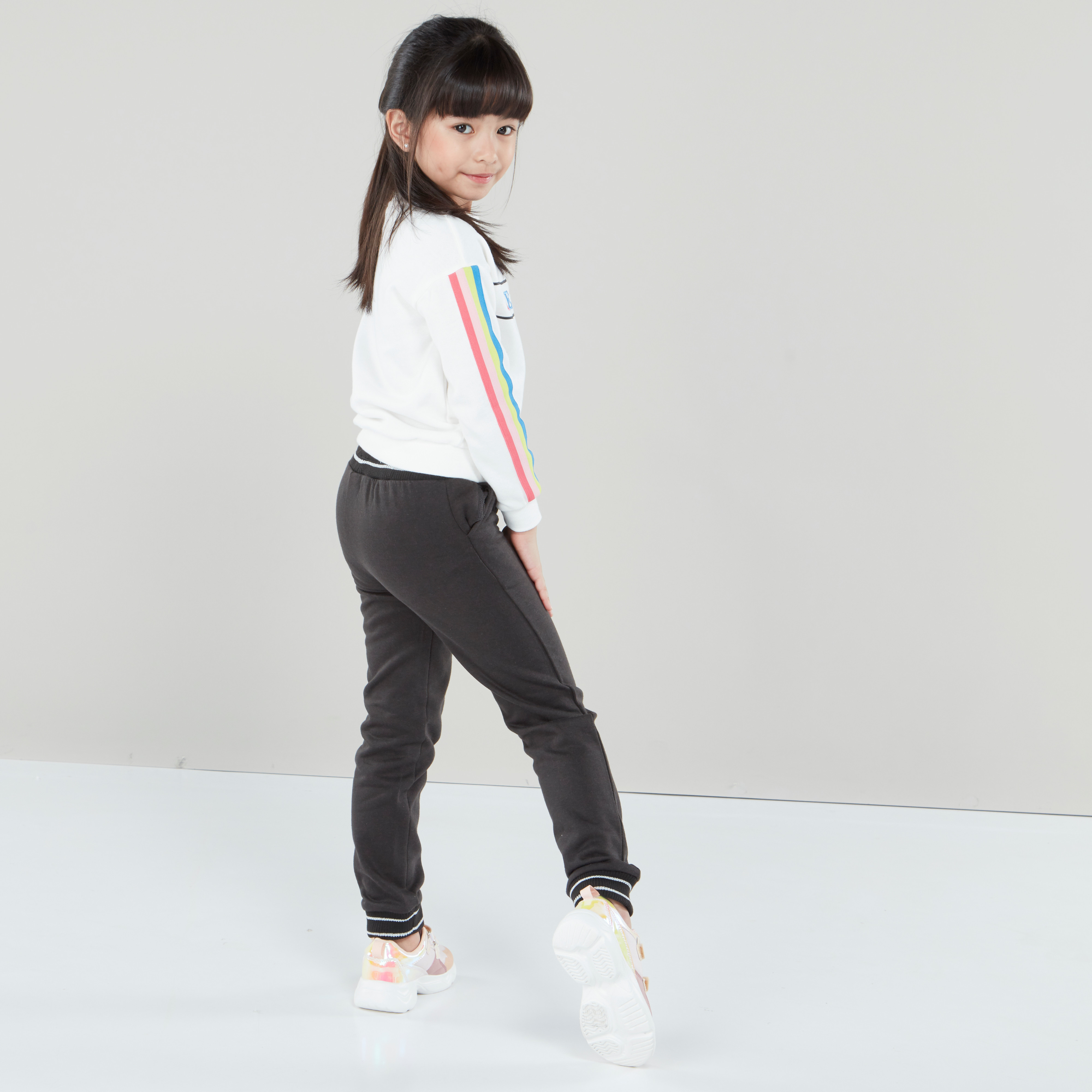 بنطلون رياضي بحواف مخططة وسحاب إغلاق وجيوب من بوسيني-girls-clothing-bottoms-joggersandtrackpants-image-2