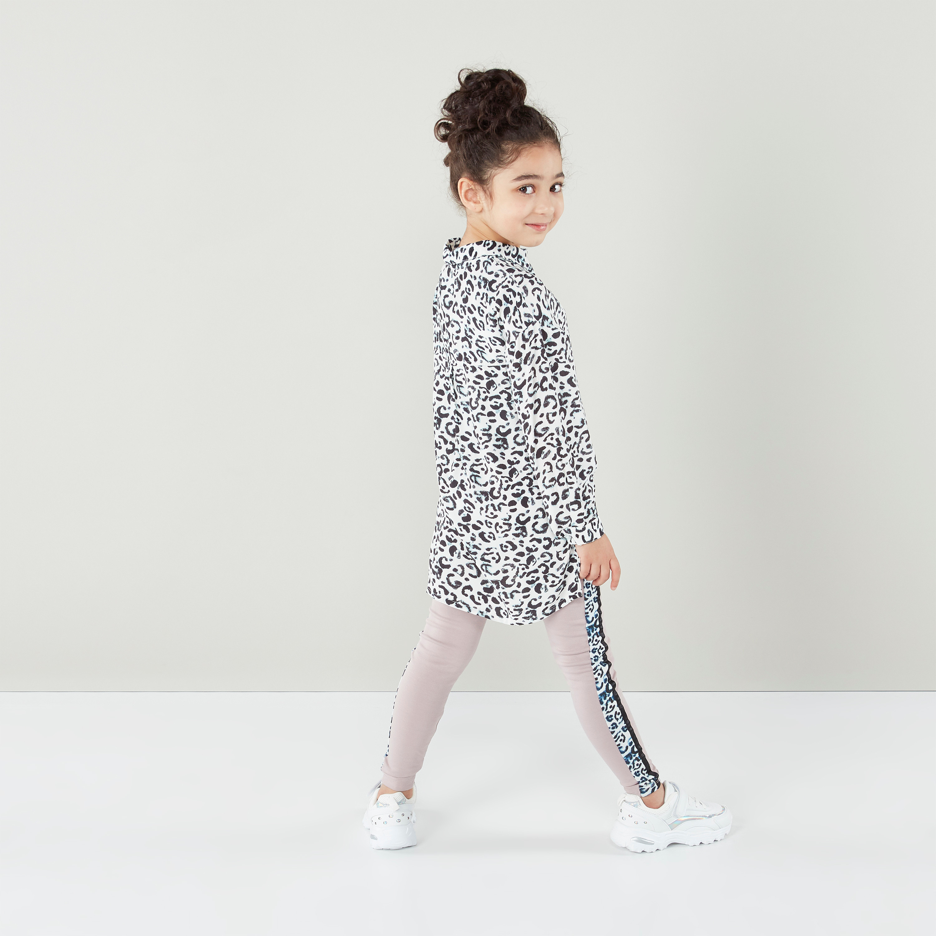 بنطال بقصّة ضيّقة بتفاصيل شريطة وطبعات حيوانات من لي كوبر-girls-clothing-bottoms-leggings-image-2