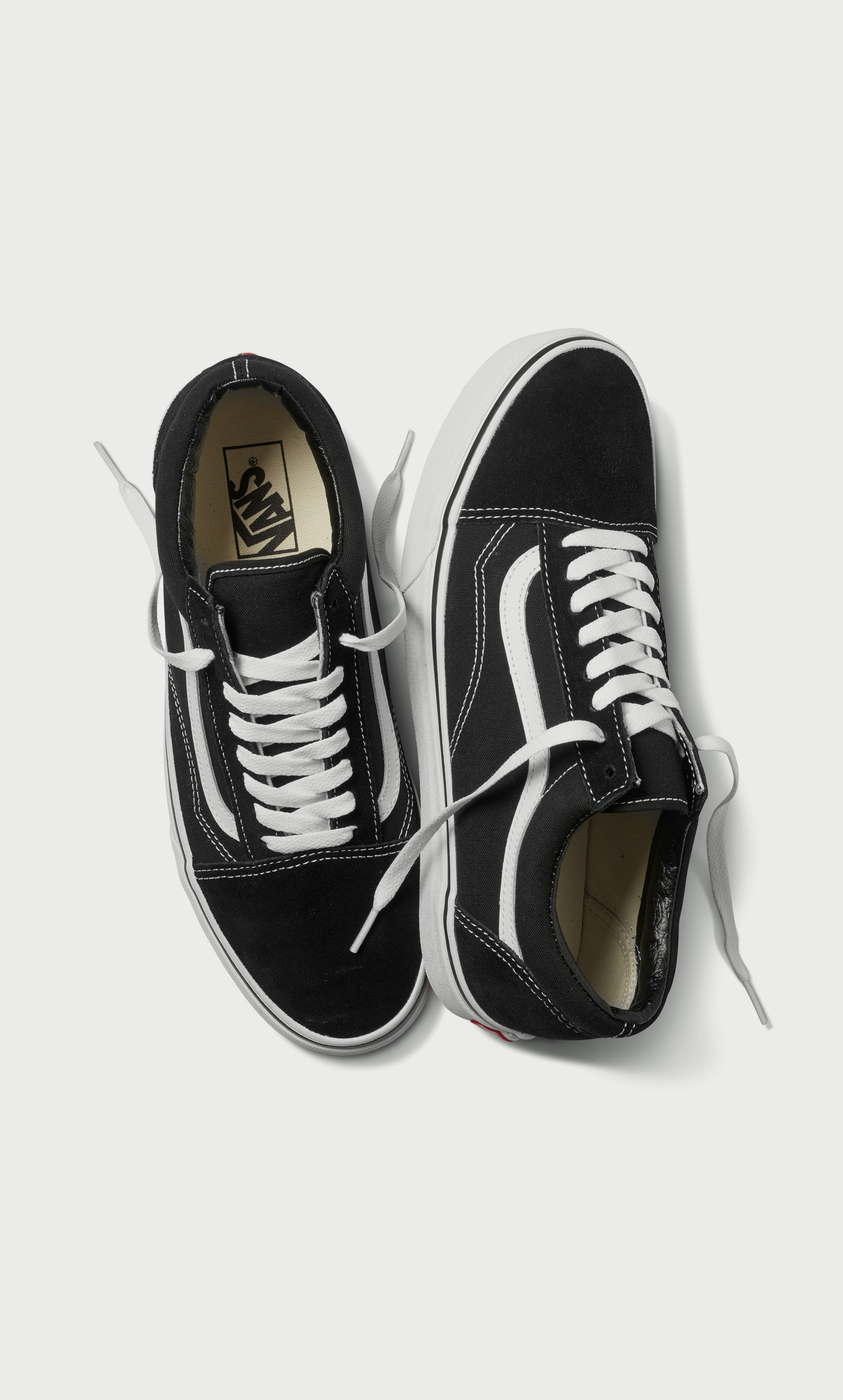 Vans old hotsell skool black uae