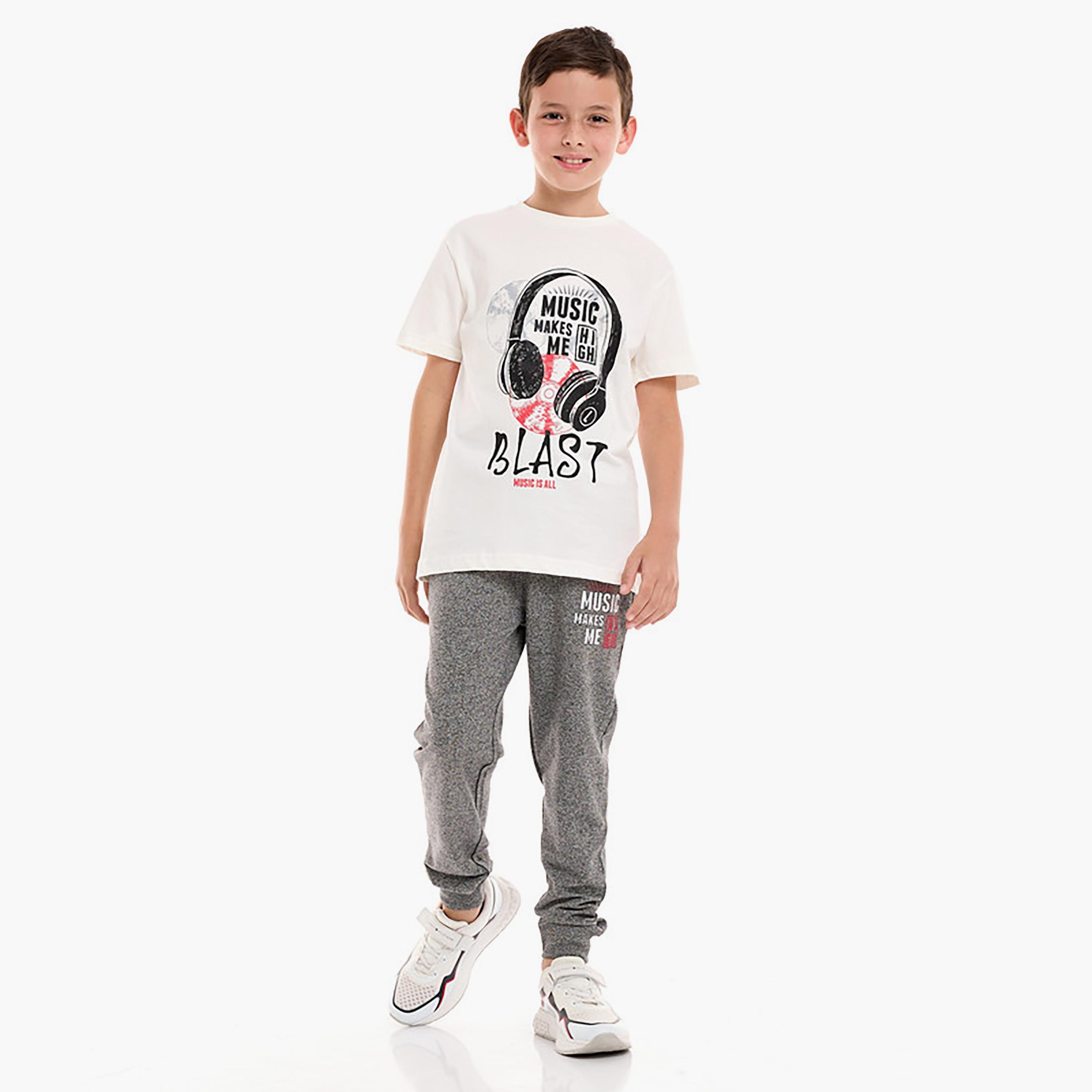 تيشيرت بأكمام قصيرة وطبعات مع بنطال ركض من فيكتور اند جين-boys-clothing-setsandcoords-image-1