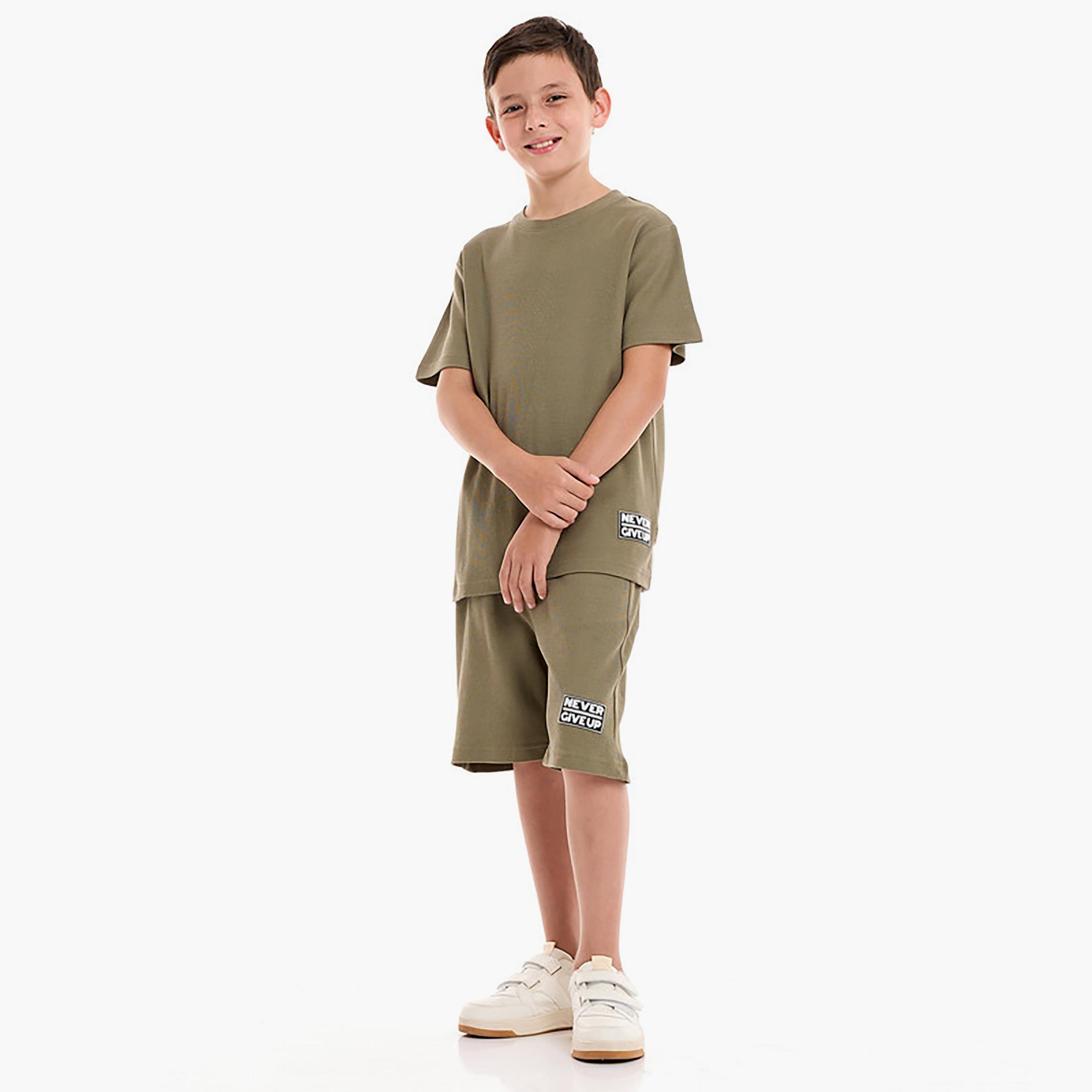 تيشيرت سادة بأكمام قصيرة مع شورت من فيكتور اند جين-boys-clothing-setsandcoords-image-1