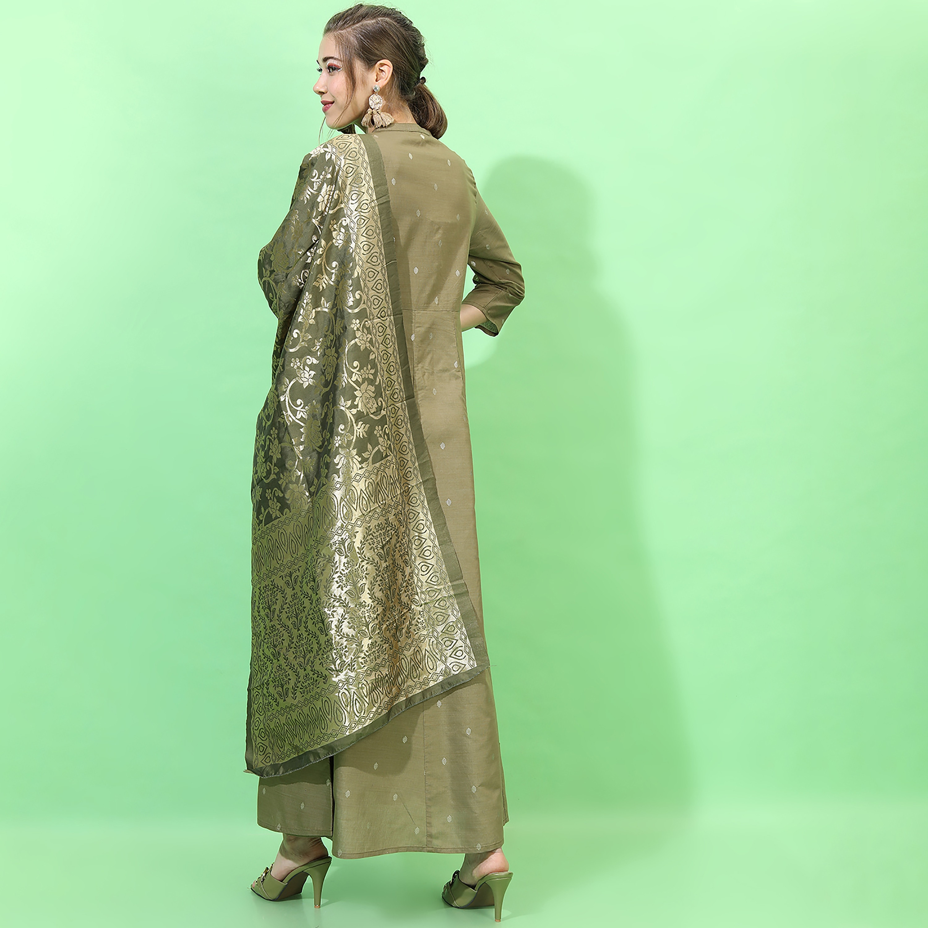 فستان ماكسي ذو اي لائن مع دوباتا بياقة ماندرين مع طبعات من فيشوده-women-clothing-ethnicwear-dresses-image-5