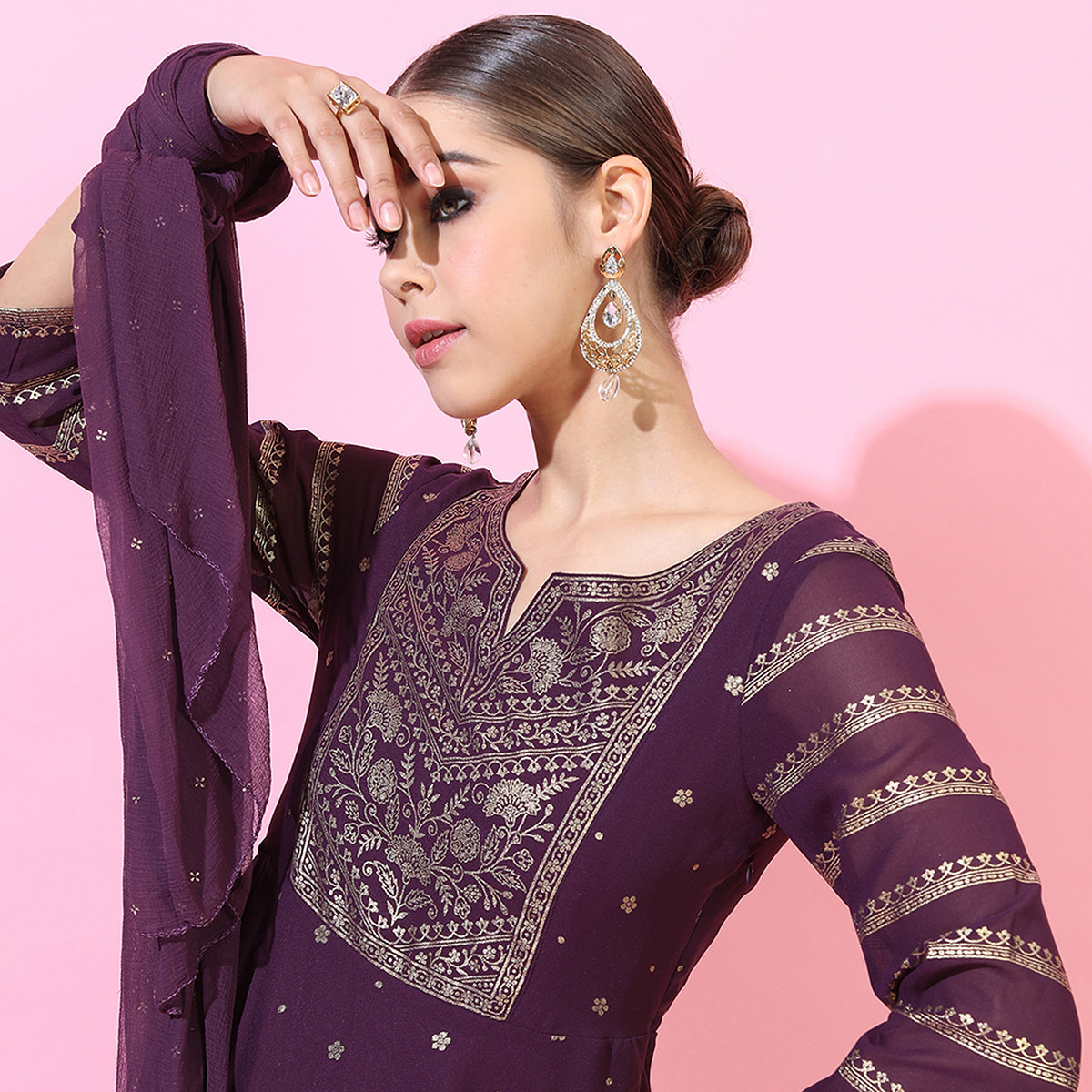 فستان ماكسي مع دوباتا من فيشوده نسائي مطبوع أرجواني برقبة مدببة-women-clothing-ethnicwear-dresses-image-2