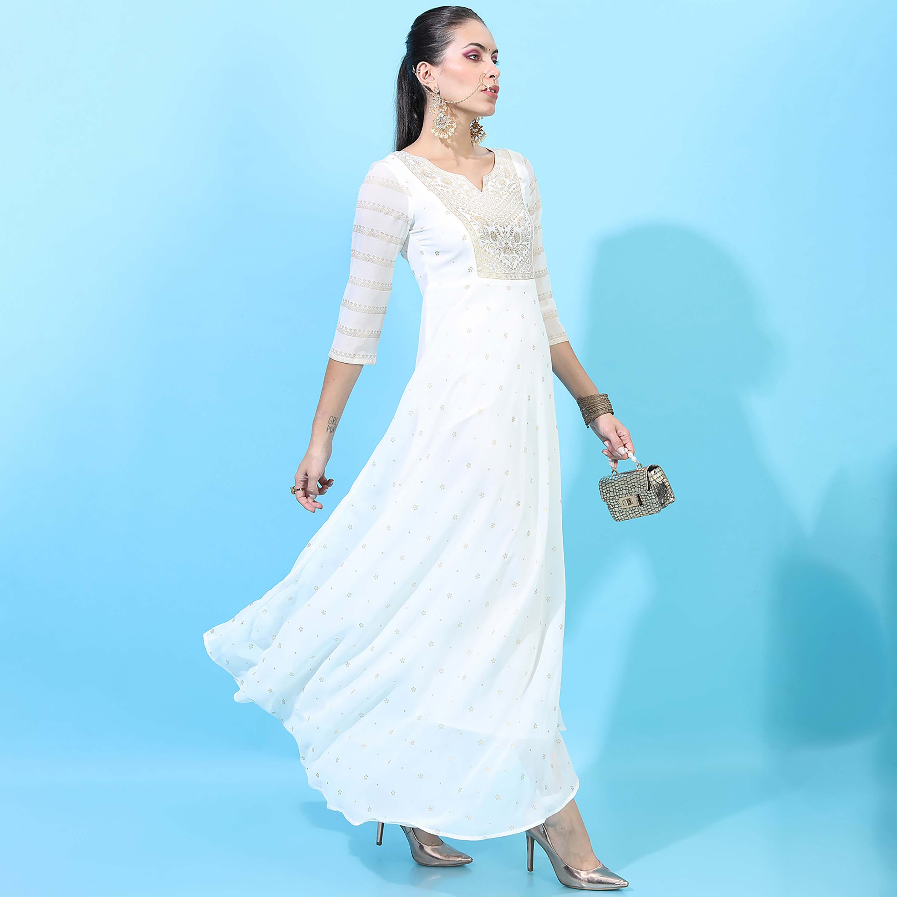  فستان ماكسي مع دوباتا من فيشوده مع مطبوع برقبة مدببة-women-clothing-ethnicwear-dresses-image-4