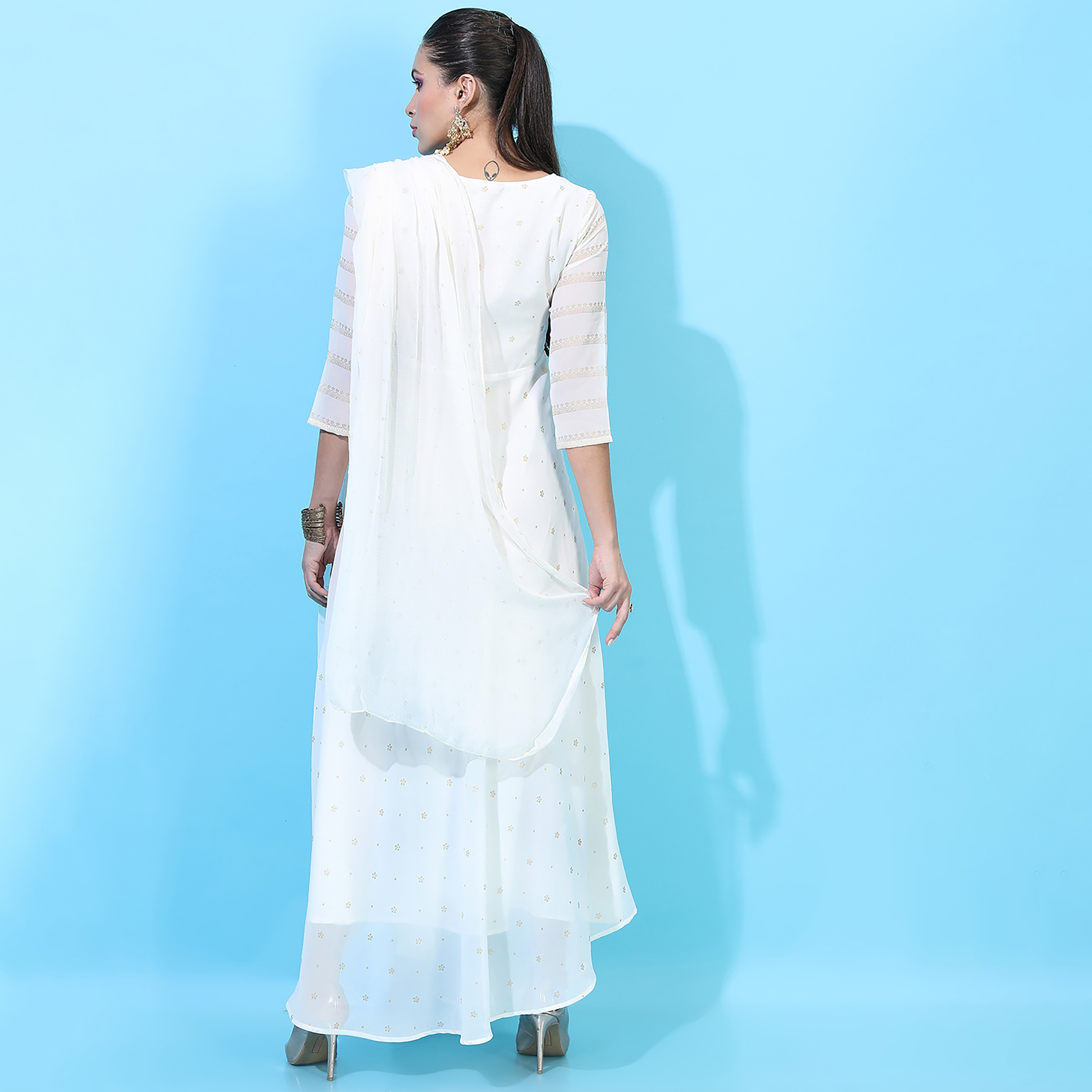  فستان ماكسي مع دوباتا من فيشوده مع مطبوع برقبة مدببة-women-clothing-ethnicwear-dresses-image-5