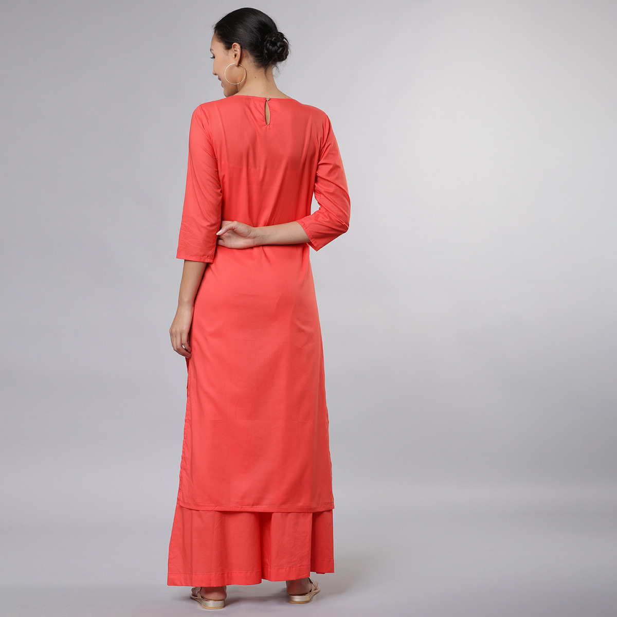 مجموعة من قطعتين كورتا للنساء مطبوعة برقبة دائرية بلون وردي مع بالازو من فيشوده-women-clothing-ethnicwear-salwarsuits-image-3