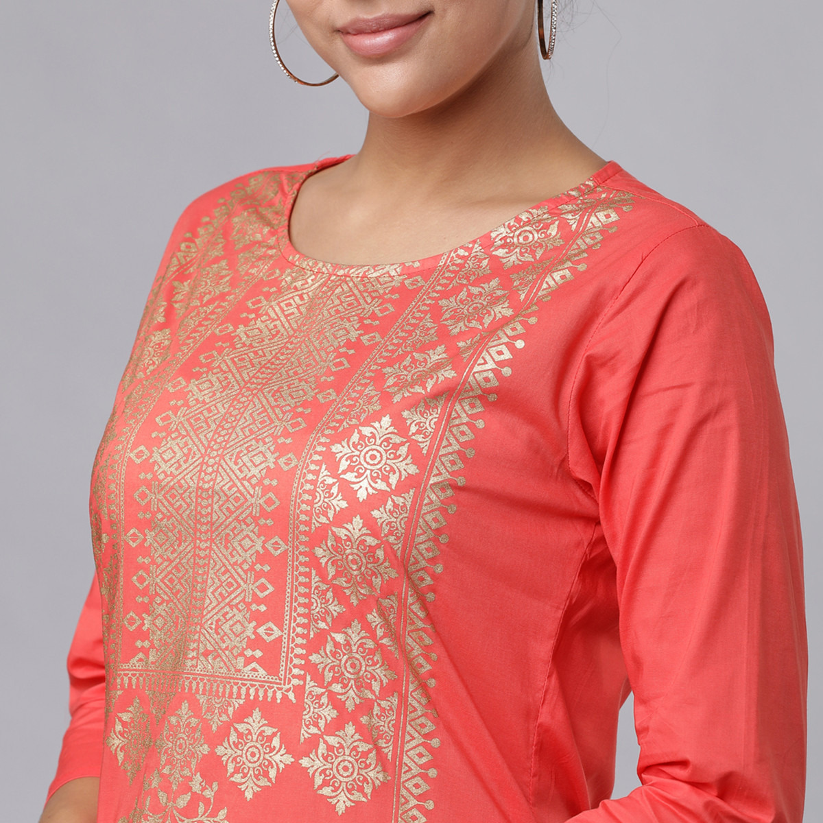 مجموعة من قطعتين كورتا للنساء مطبوعة برقبة دائرية بلون وردي مع بالازو من فيشوده-women-clothing-ethnicwear-salwarsuits-image-4