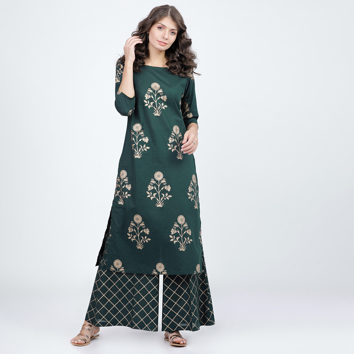 مجموعة من قطعتين كورتا للنساء مطبوعة برقبة دائرية بلون أخضر مع بالازو من فيشوده-women-clothing-ethnicwear-salwarsuits-image-1