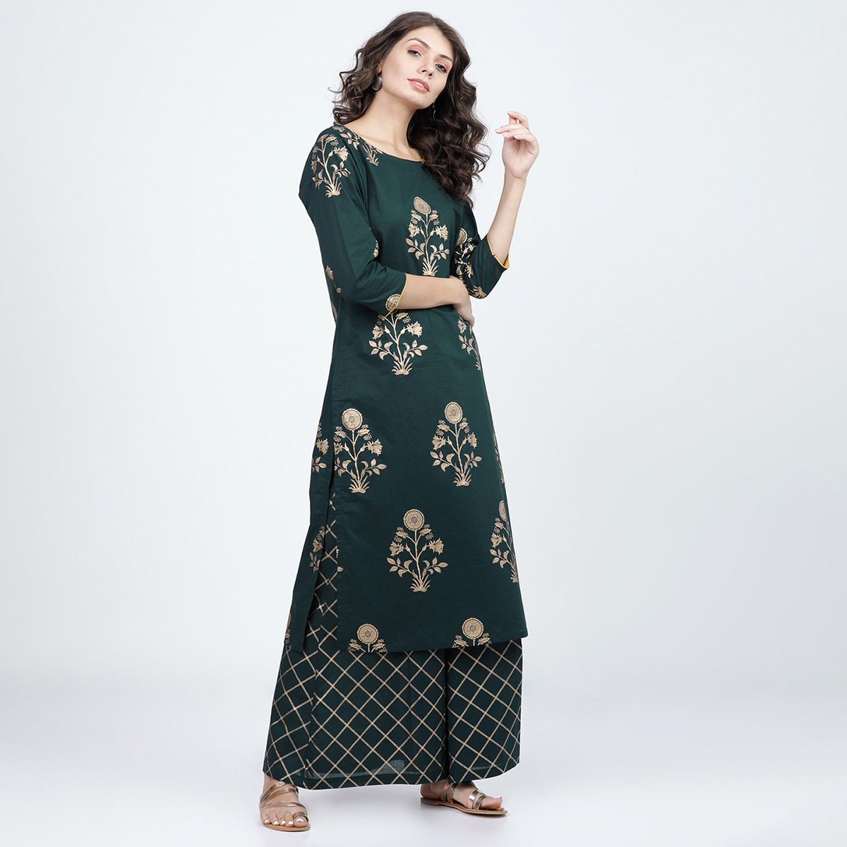 مجموعة من قطعتين كورتا للنساء مطبوعة برقبة دائرية بلون أخضر مع بالازو من فيشوده-women-clothing-ethnicwear-salwarsuits-image-6
