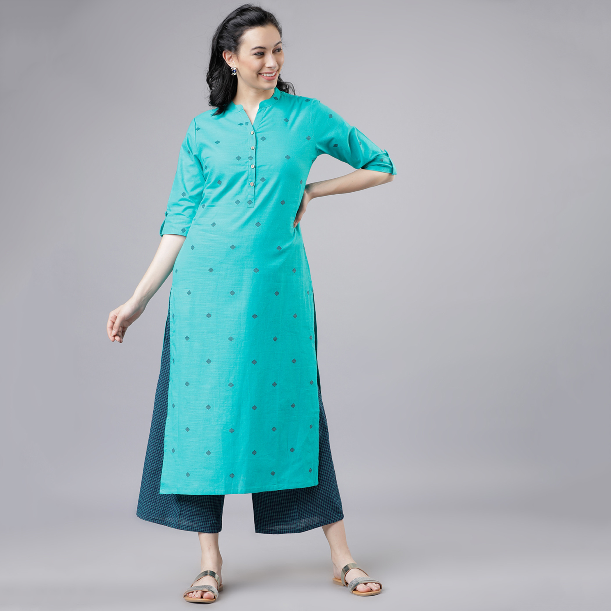 مجموعة من قطعتين كورتا للنساء مطبوعة برقبة ماندارين بلون أزرق مع بالازو من فيشوده-women-clothing-ethnicwear-salwarsuits-image-1
