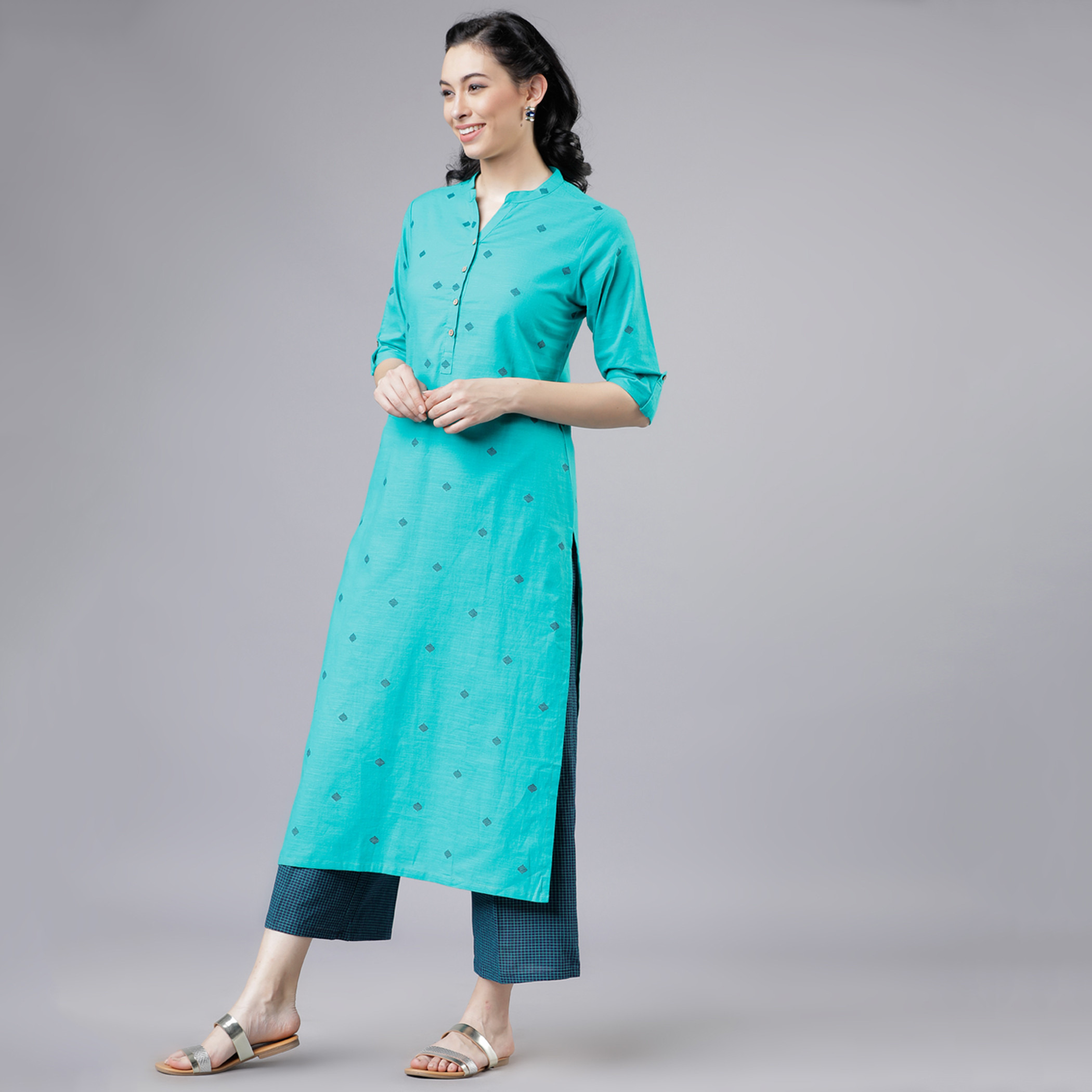 مجموعة من قطعتين كورتا للنساء مطبوعة برقبة ماندارين بلون أزرق مع بالازو من فيشوده-women-clothing-ethnicwear-salwarsuits-image-2