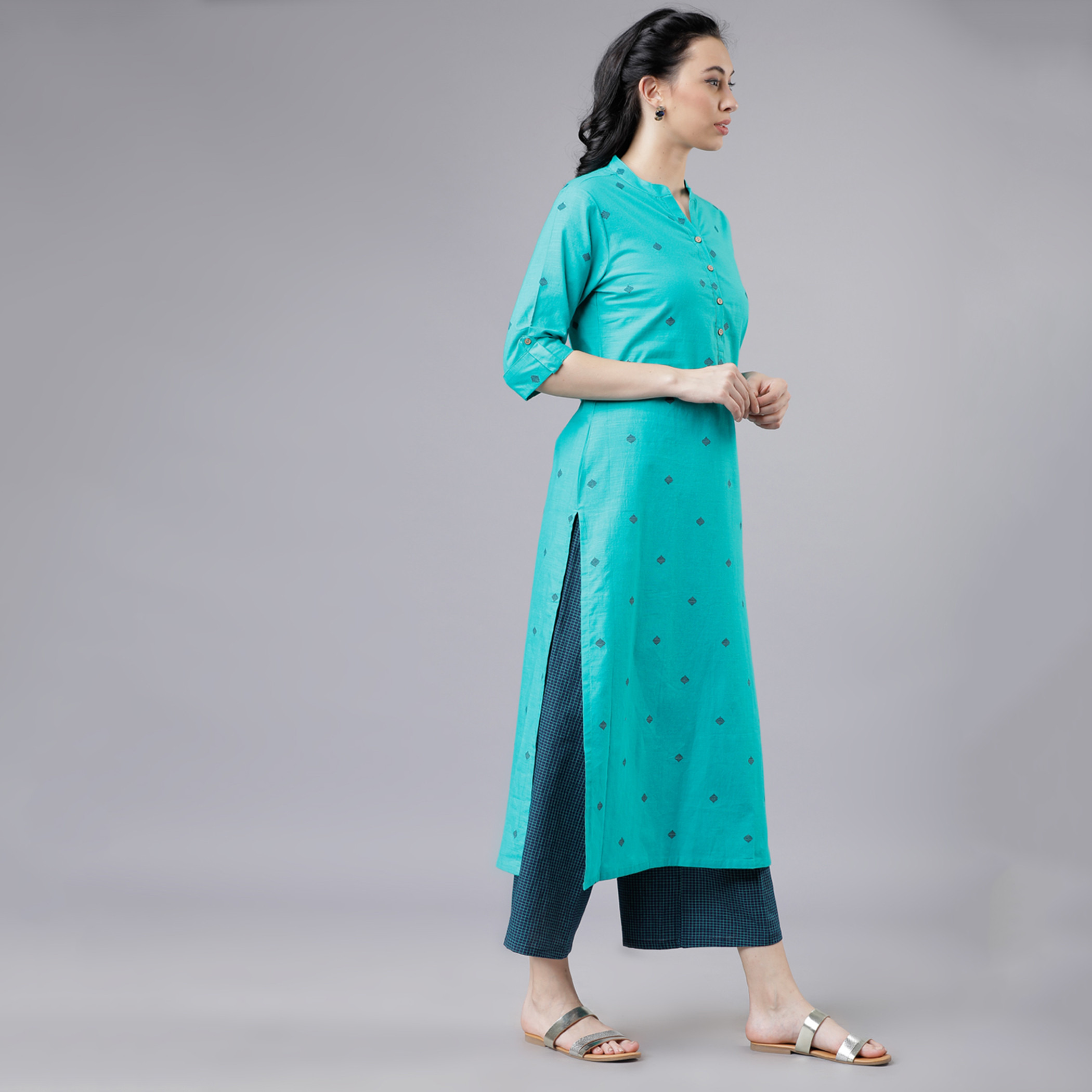 مجموعة من قطعتين كورتا للنساء مطبوعة برقبة ماندارين بلون أزرق مع بالازو من فيشوده-women-clothing-ethnicwear-salwarsuits-image-4