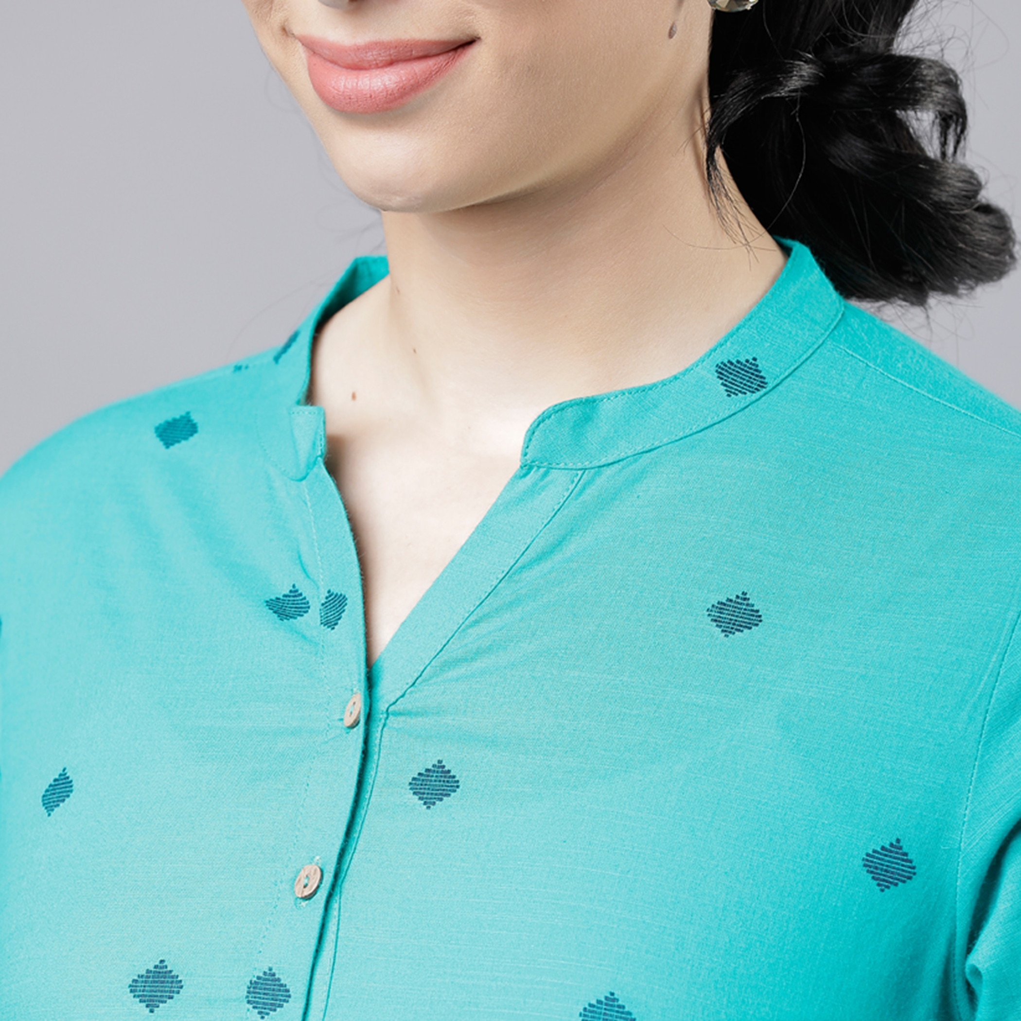 مجموعة من قطعتين كورتا للنساء مطبوعة برقبة ماندارين بلون أزرق مع بالازو من فيشوده-women-clothing-ethnicwear-salwarsuits-image-5