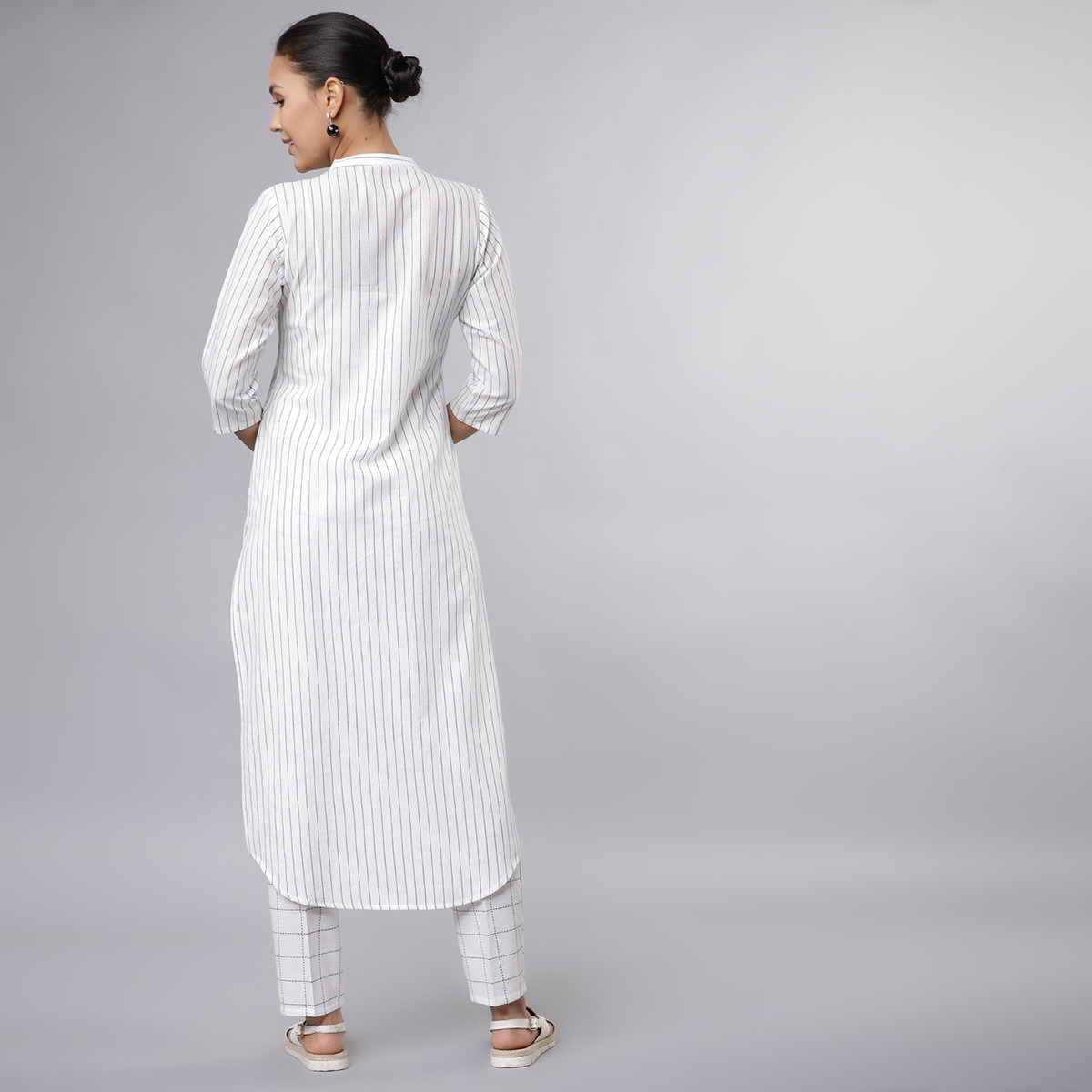 Set of 2 Vishudh Women White Striped Front Slit Kurta and Trouser-women-clothing-ethnicwear-salwarsuits-image-3