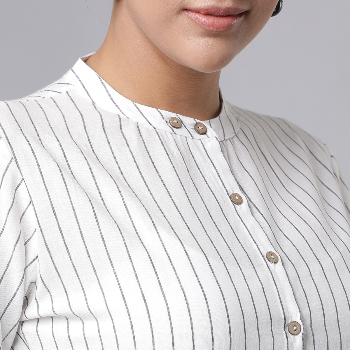 مجموعة من قطعتين كورتا للنساء مخططة بفتحة أمامية مع سروال حريمي من فيشوده -women-clothing-ethnicwear-salwarsuits-image-4