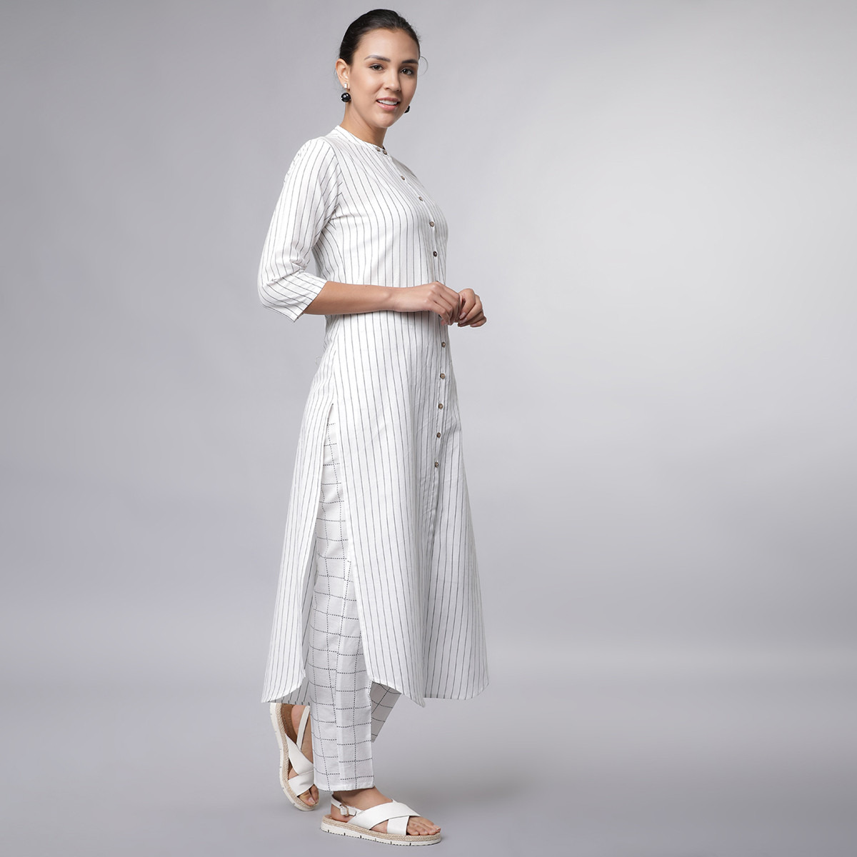 مجموعة من قطعتين كورتا للنساء مخططة بفتحة أمامية مع سروال حريمي من فيشوده -women-clothing-ethnicwear-salwarsuits-image-5