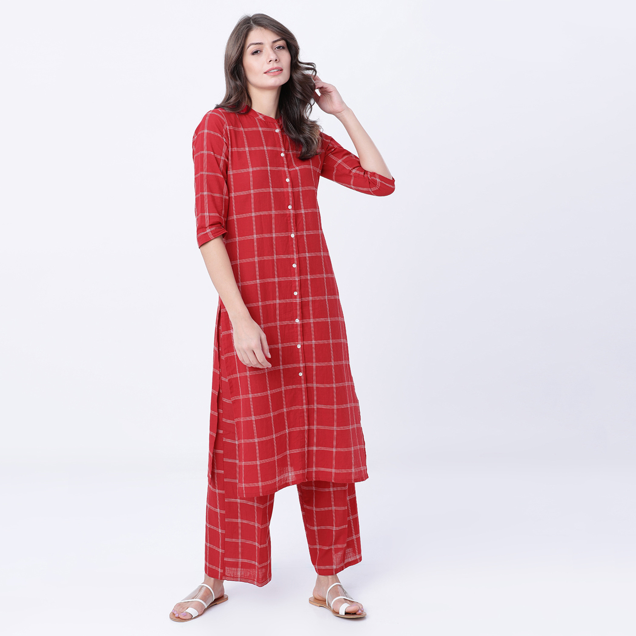 مجموعة من 3 قطعات كورتا للنساء مربعة برقبة ماندارين بلون أحمر مع بالازو من فيشوده-women-clothing-ethnicwear-salwarsuits-image-1