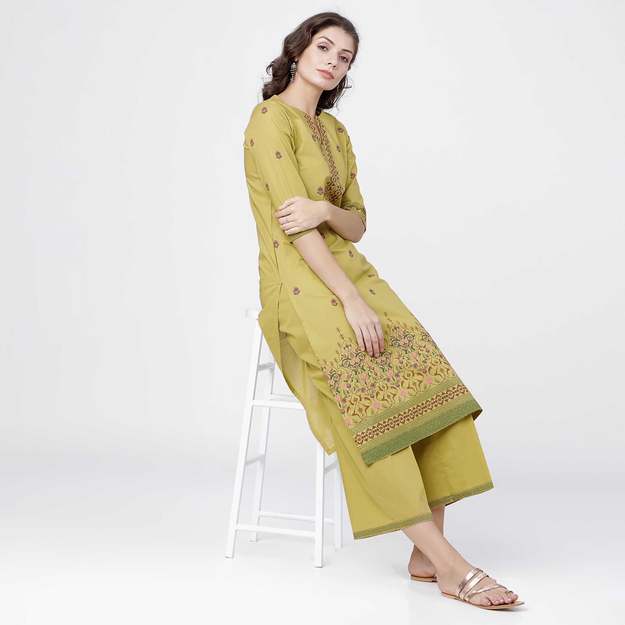 مجموعة من قطعتين كورتا مطبوع مع بنطلون بالازو حريمي من فيشوده-women-clothing-ethnicwear-salwarsuits-image-1