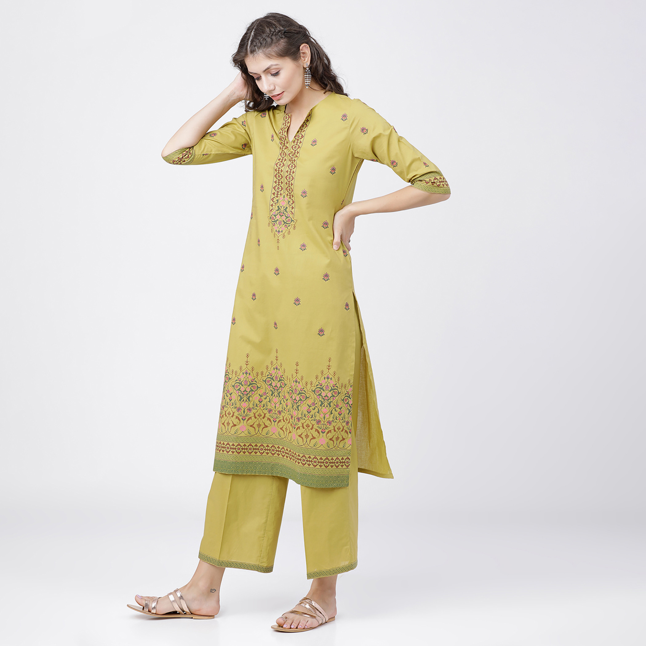 مجموعة من قطعتين كورتا مطبوع مع بنطلون بالازو حريمي من فيشوده-women-clothing-ethnicwear-salwarsuits-image-2