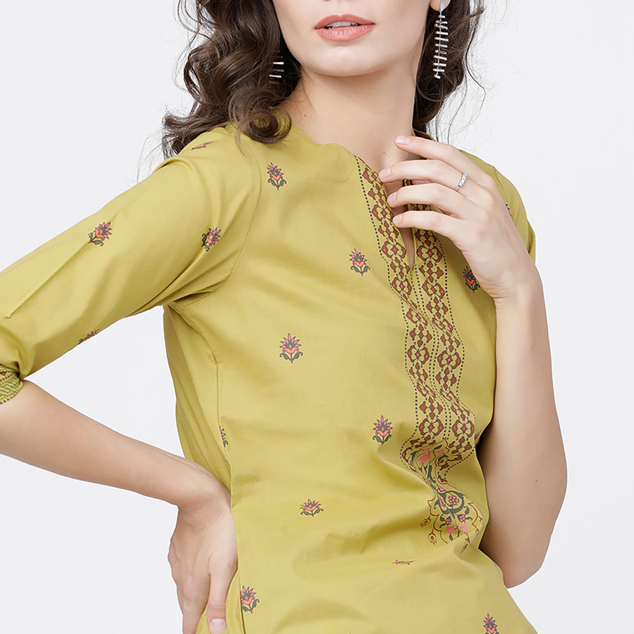 مجموعة من قطعتين كورتا مطبوع مع بنطلون بالازو حريمي من فيشوده-women-clothing-ethnicwear-salwarsuits-image-4
