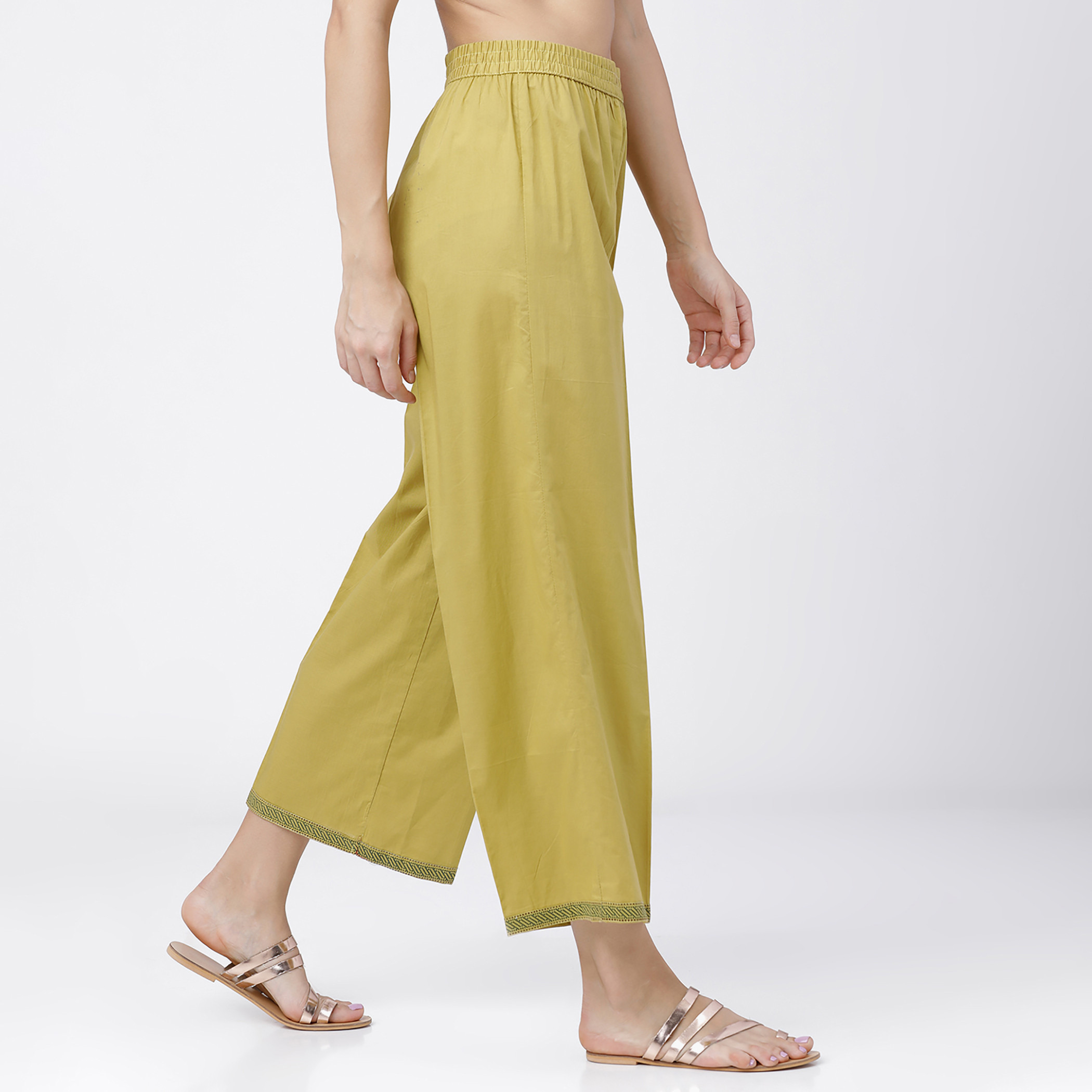 مجموعة من قطعتين كورتا مطبوع مع بنطلون بالازو حريمي من فيشوده-women-clothing-ethnicwear-salwarsuits-image-6