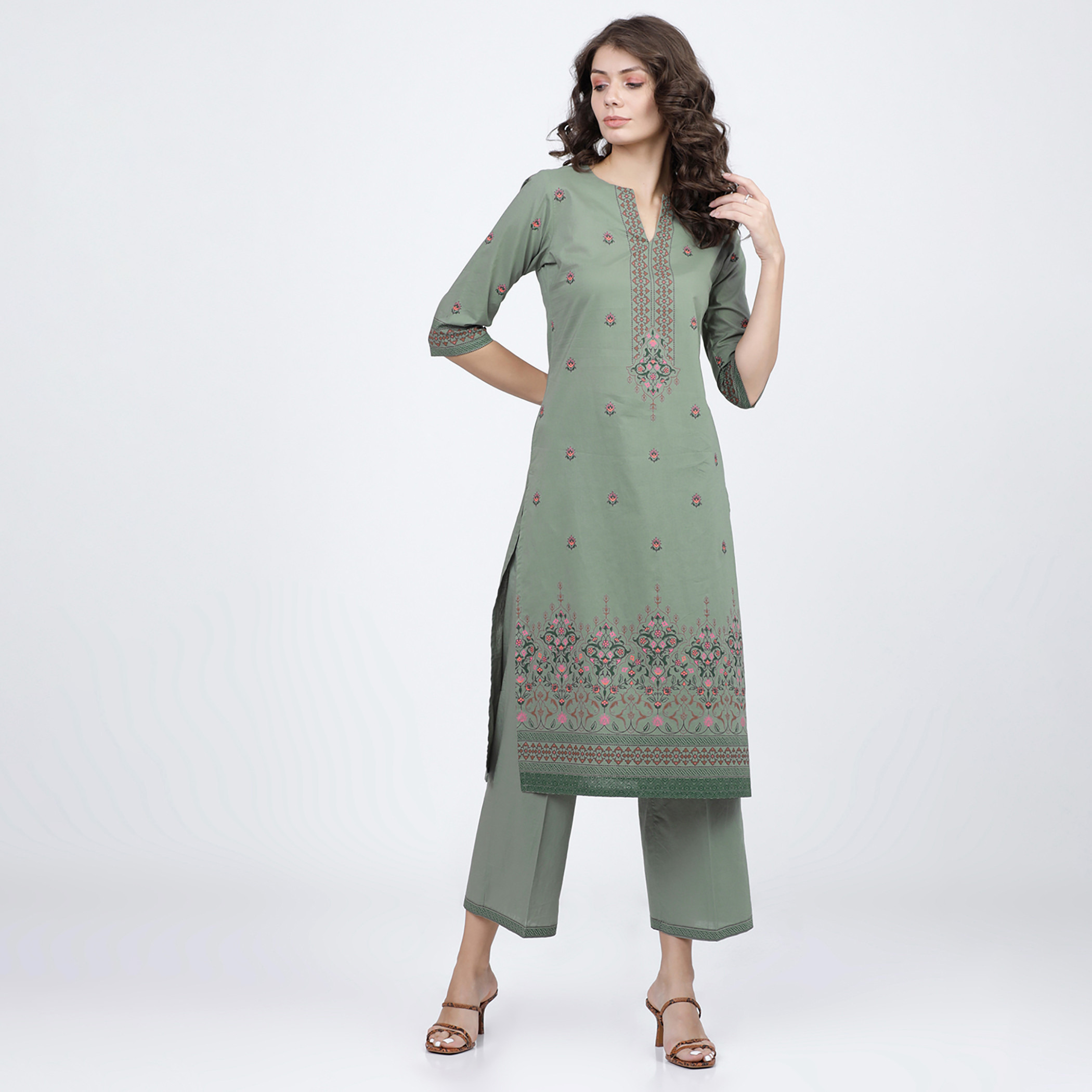 مجموعة من قطعتين كورتا مطبوع مع بنطلون بالازو حريمي من فيشوده-women-clothing-ethnicwear-salwarsuits-image-1