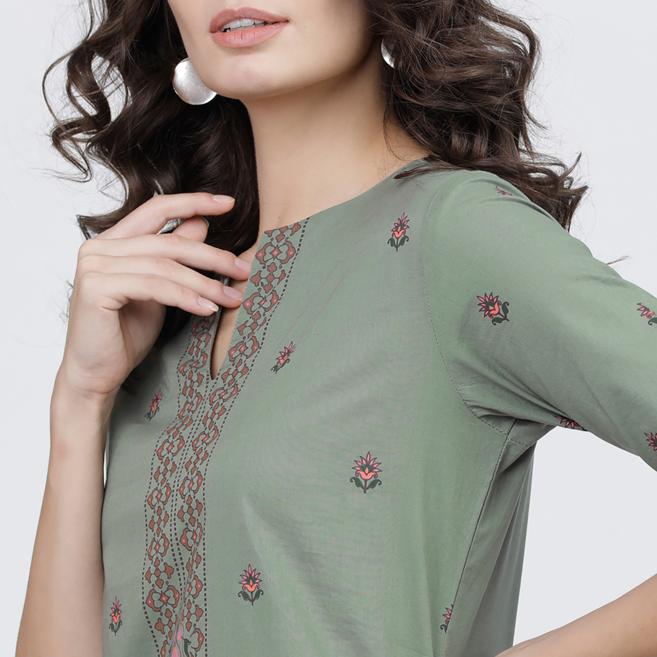 مجموعة من قطعتين كورتا مطبوع مع بنطلون بالازو حريمي من فيشوده-women-clothing-ethnicwear-salwarsuits-image-4