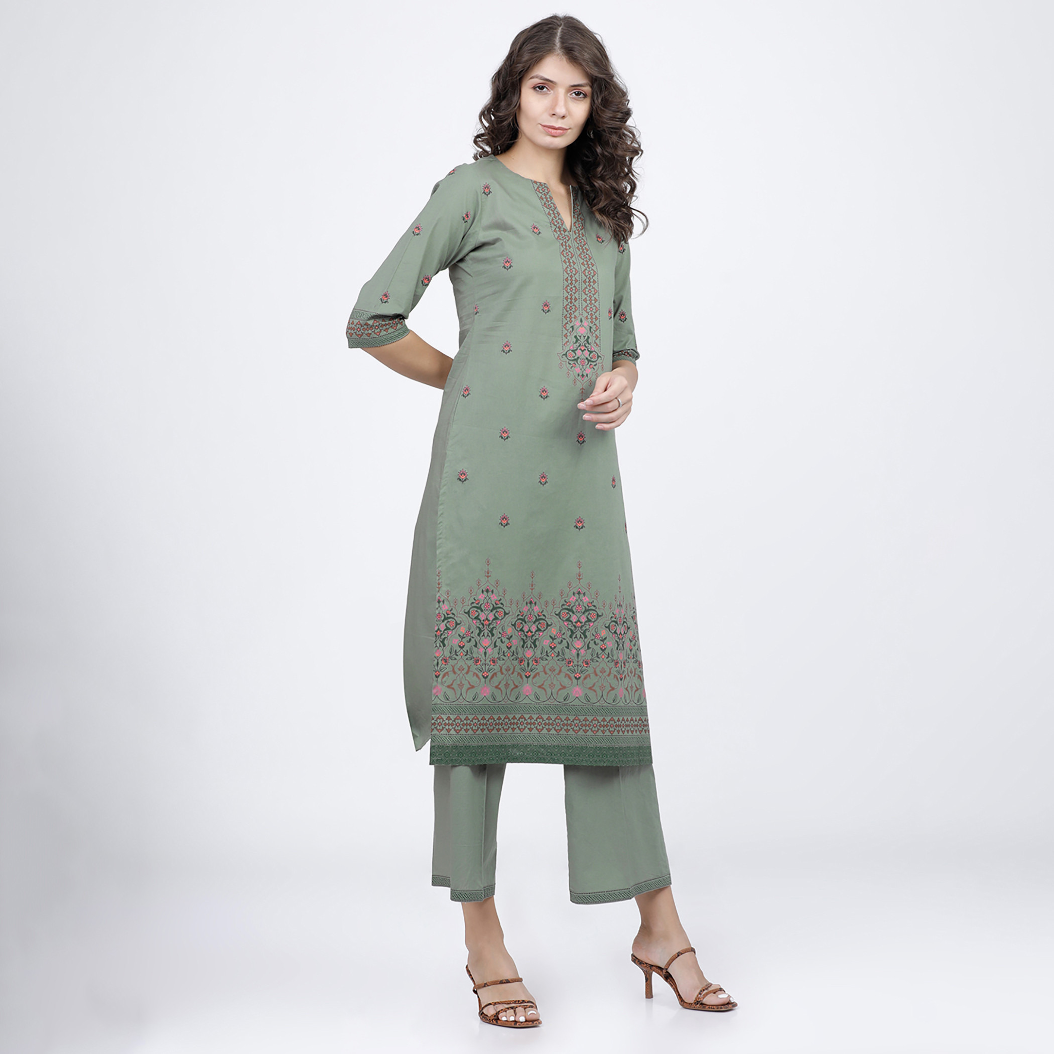 مجموعة من قطعتين كورتا مطبوع مع بنطلون بالازو حريمي من فيشوده-women-clothing-ethnicwear-salwarsuits-image-5