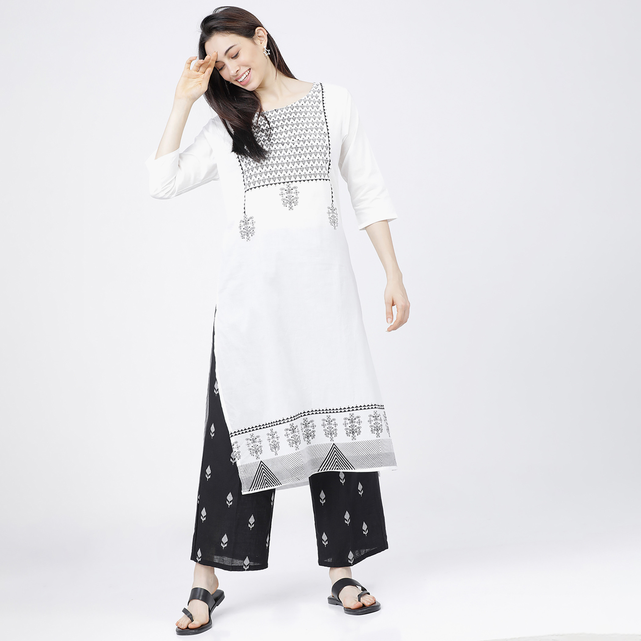 مجموعة من قطعتين كورتا مطبوع مع بنطلون حريمي من فيشوده -women-clothing-ethnicwear-salwarsuits-image-1