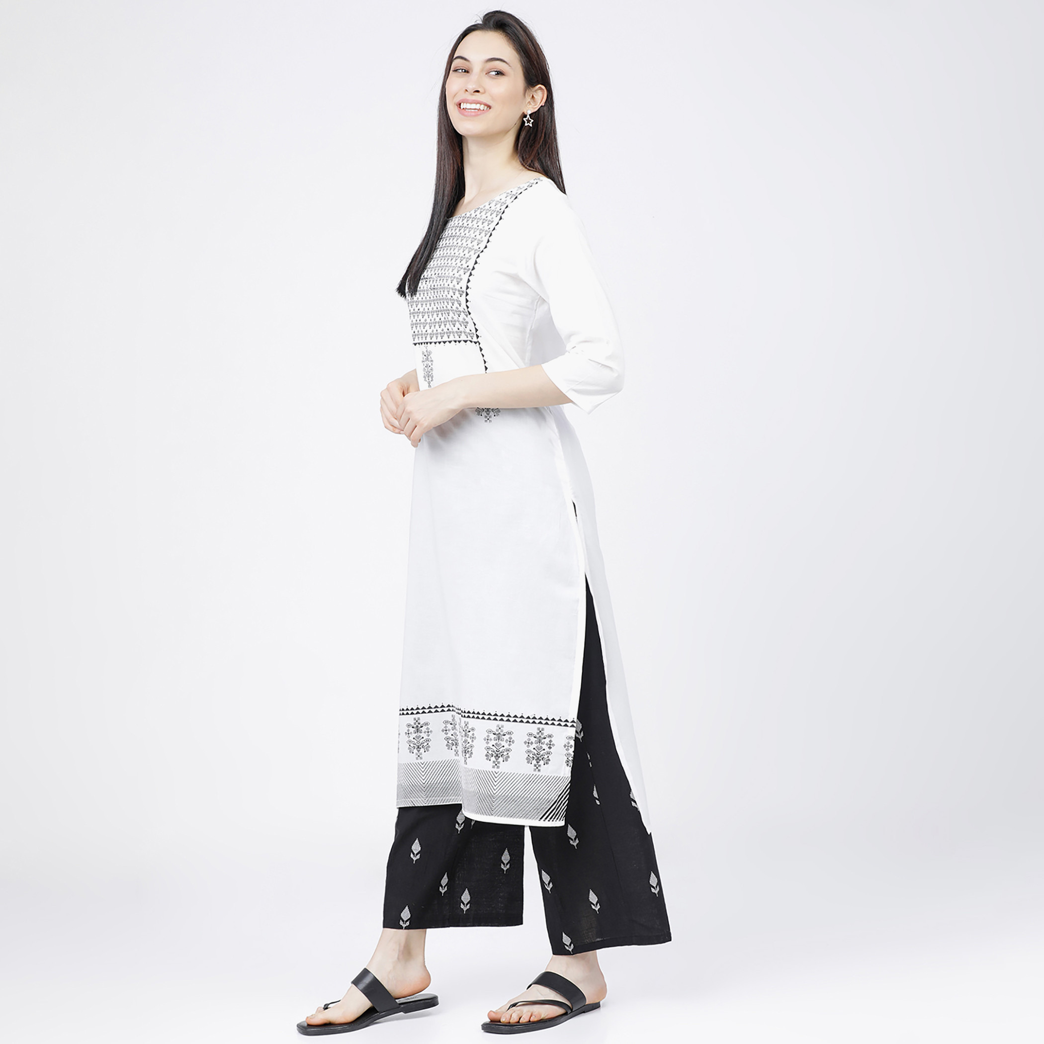 مجموعة من قطعتين كورتا مطبوع مع بنطلون حريمي من فيشوده -women-clothing-ethnicwear-salwarsuits-image-2