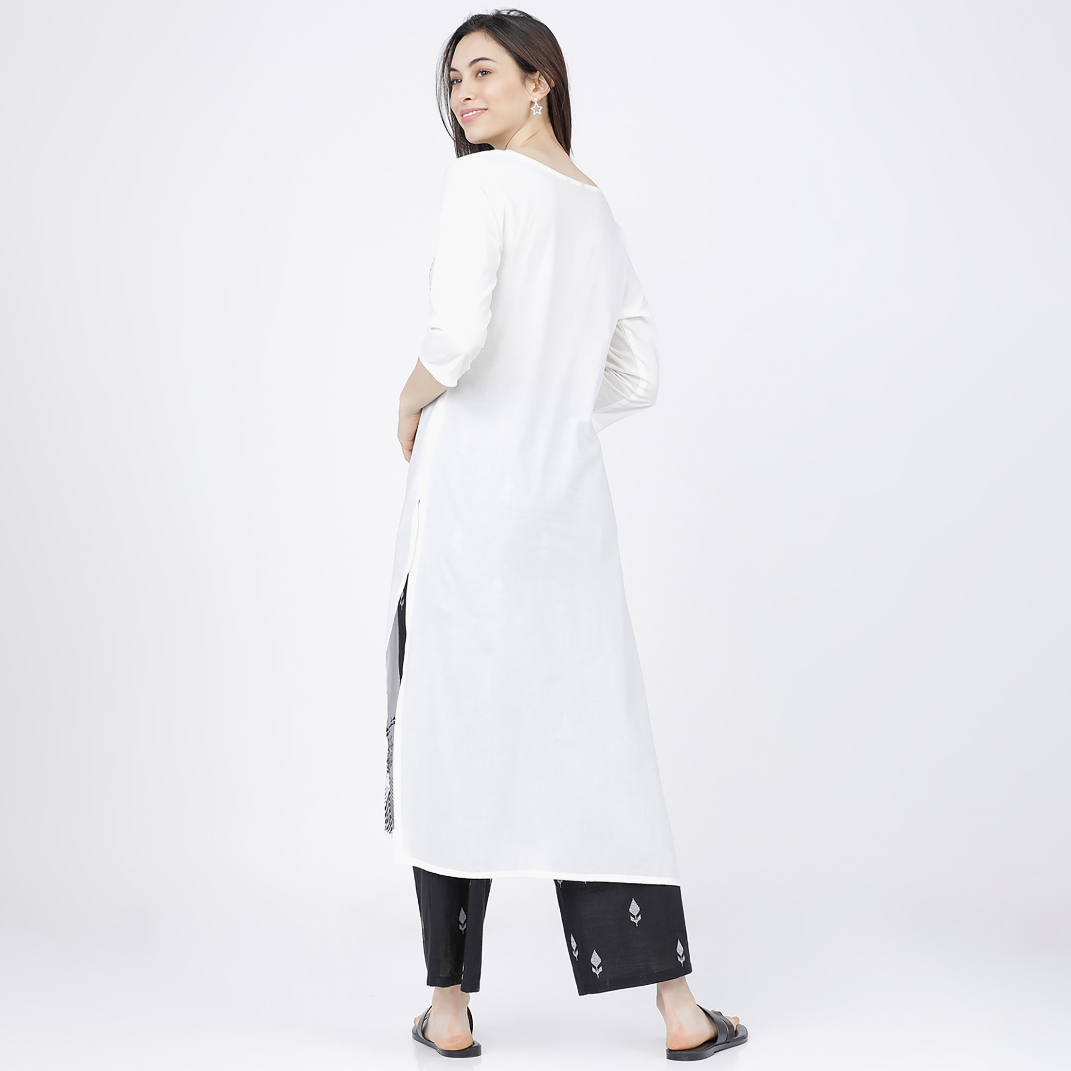 مجموعة من قطعتين كورتا مطبوع مع بنطلون حريمي من فيشوده -women-clothing-ethnicwear-salwarsuits-image-3