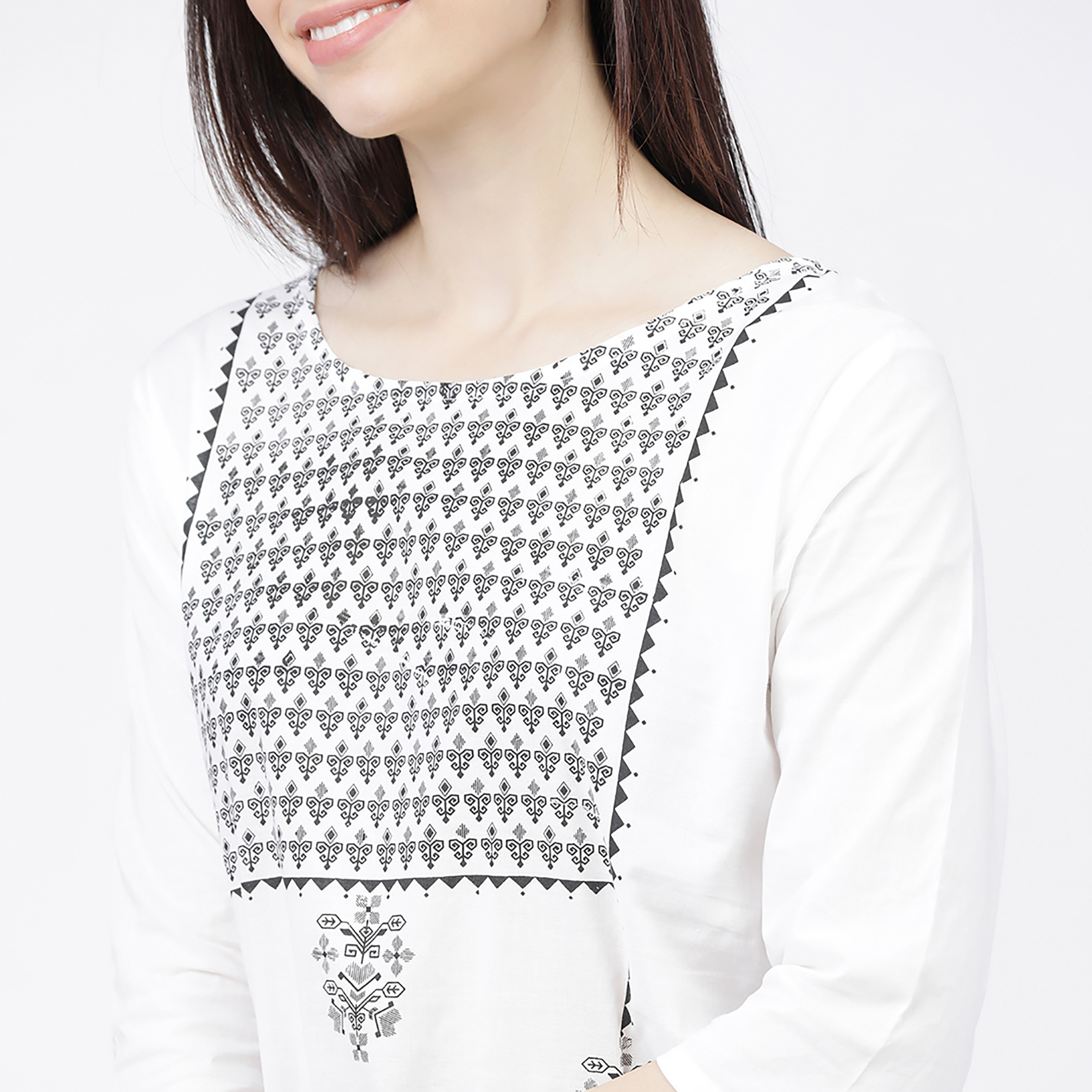 مجموعة من قطعتين كورتا مطبوع مع بنطلون حريمي من فيشوده -women-clothing-ethnicwear-salwarsuits-image-4