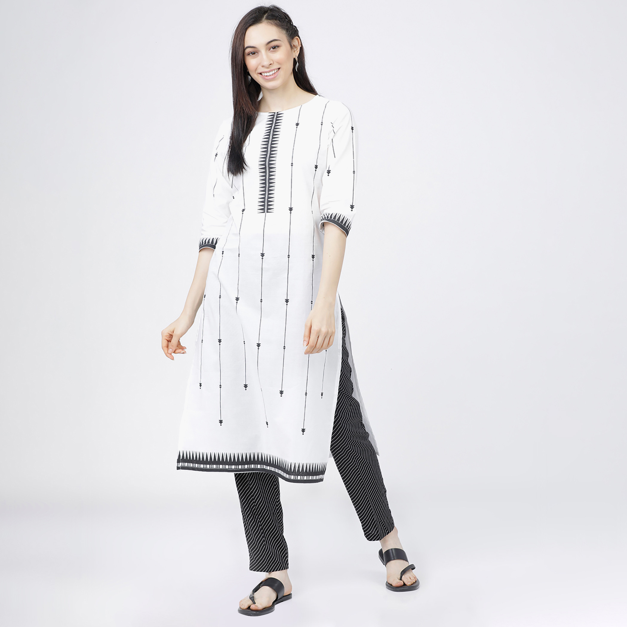 مجموعة من قطعتين كورتا مطبوع مع بنطلون حريمي من فيشوده -women-clothing-ethnicwear-salwarsuits-image-1