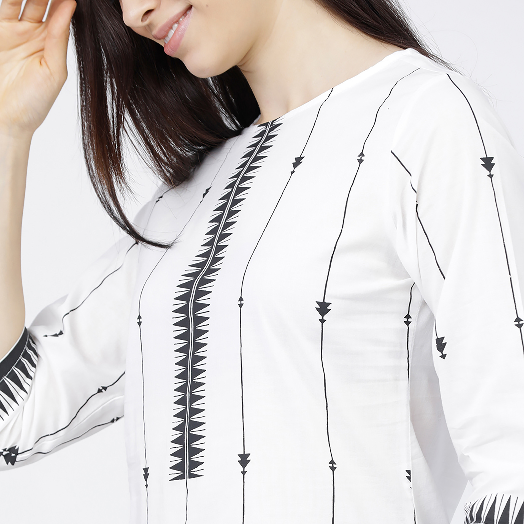 مجموعة من قطعتين كورتا مطبوع مع بنطلون حريمي من فيشوده -women-clothing-ethnicwear-salwarsuits-image-4
