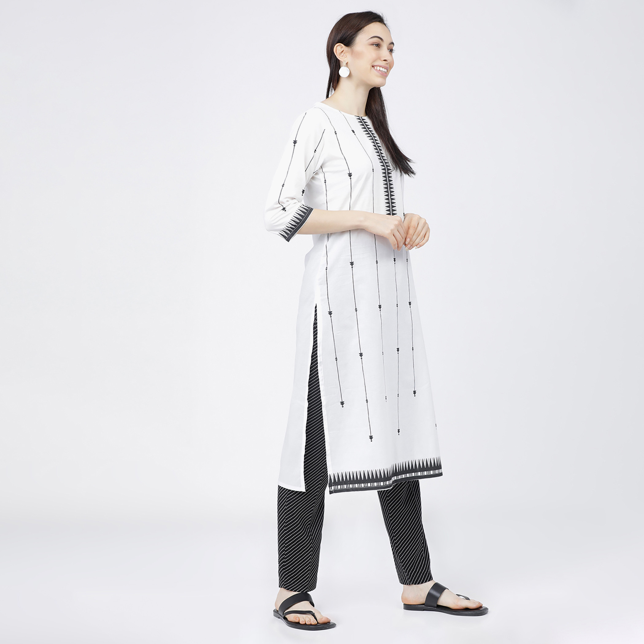 مجموعة من قطعتين كورتا مطبوع مع بنطلون حريمي من فيشوده -women-clothing-ethnicwear-salwarsuits-image-5