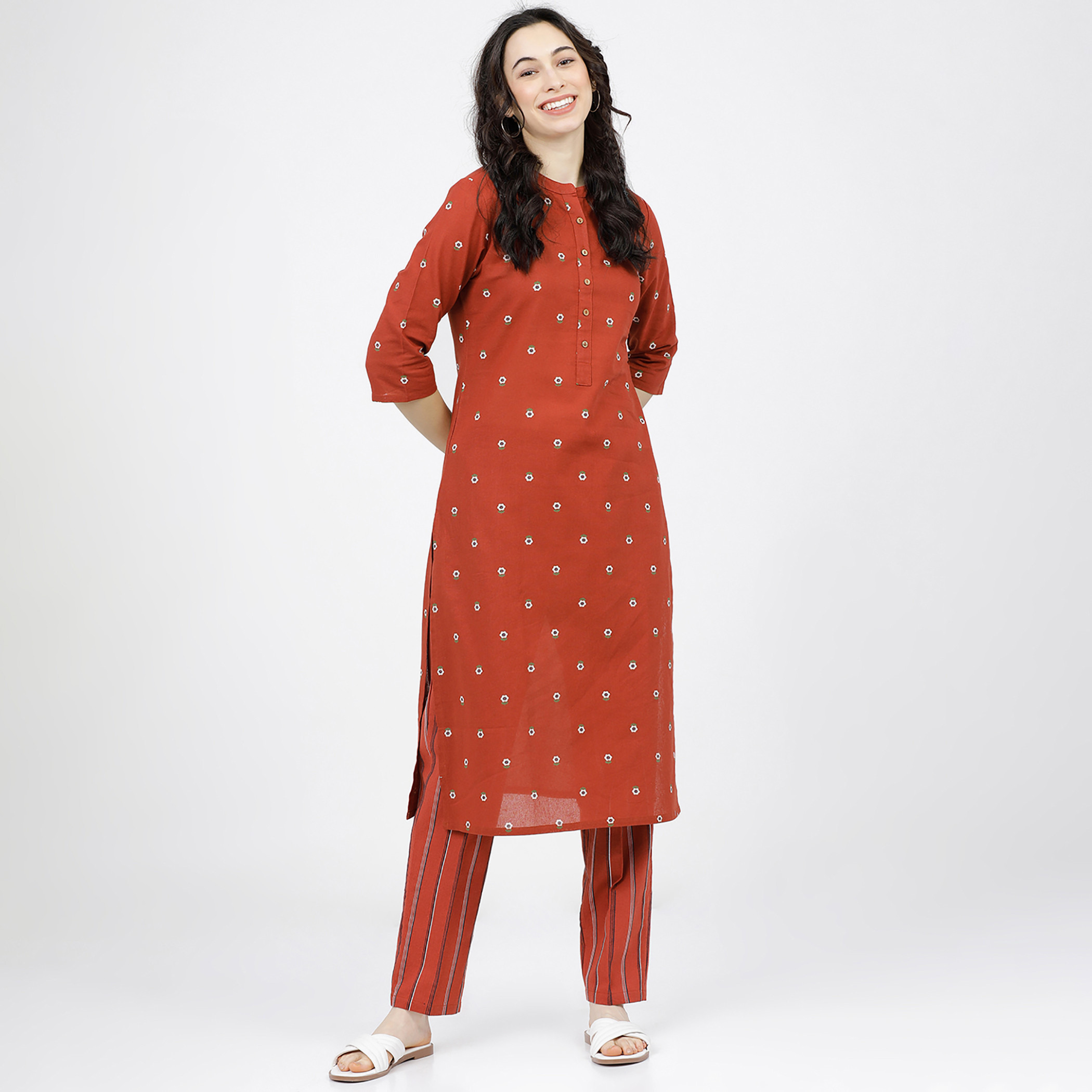 مجموعة من قطعتين كورتا مطبوع مع بنطلون حريمي من فيشوده -women-clothing-ethnicwear-salwarsuits-image-1