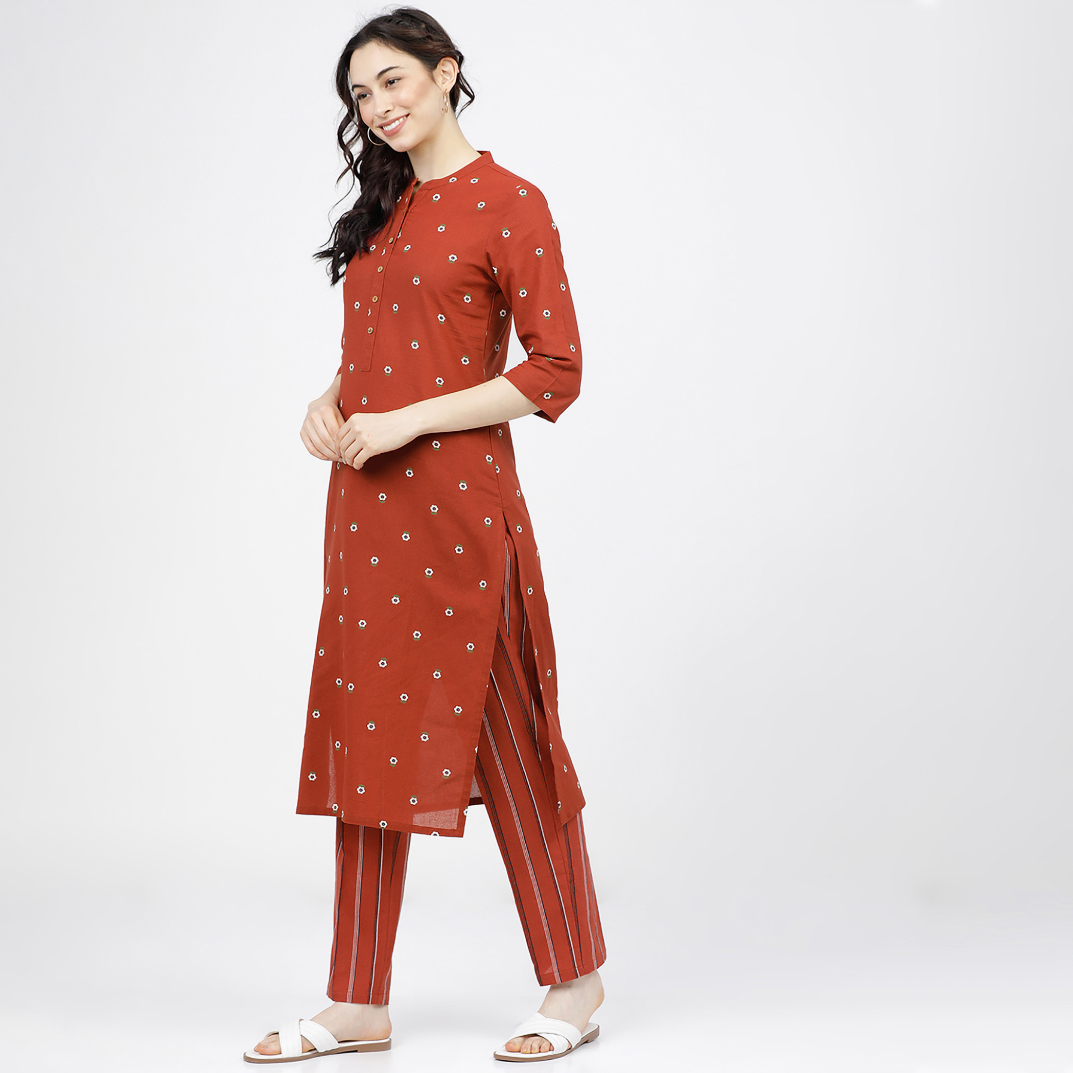 مجموعة من قطعتين كورتا مطبوع مع بنطلون حريمي من فيشوده -women-clothing-ethnicwear-salwarsuits-image-2