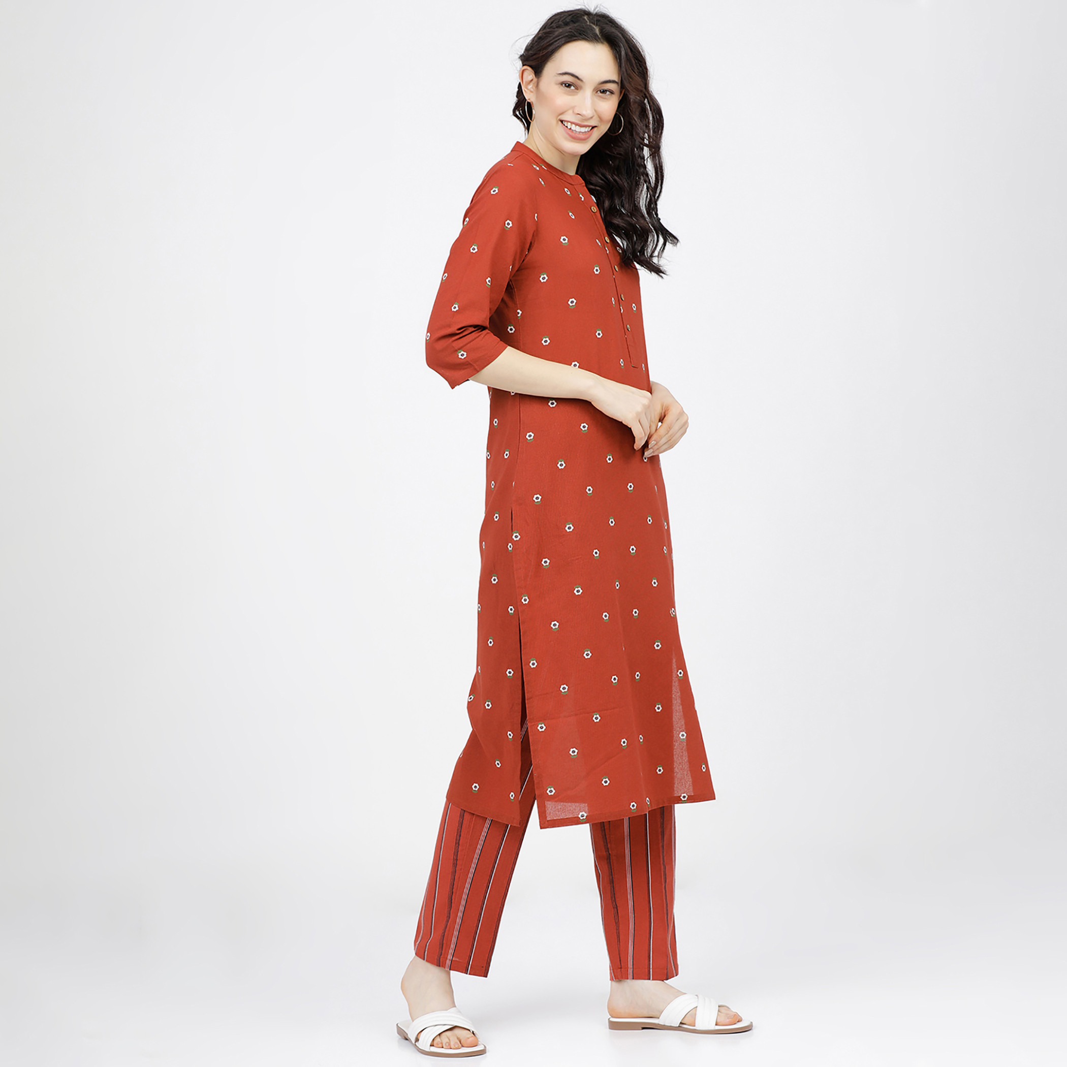 مجموعة من قطعتين كورتا مطبوع مع بنطلون حريمي من فيشوده -women-clothing-ethnicwear-salwarsuits-image-5