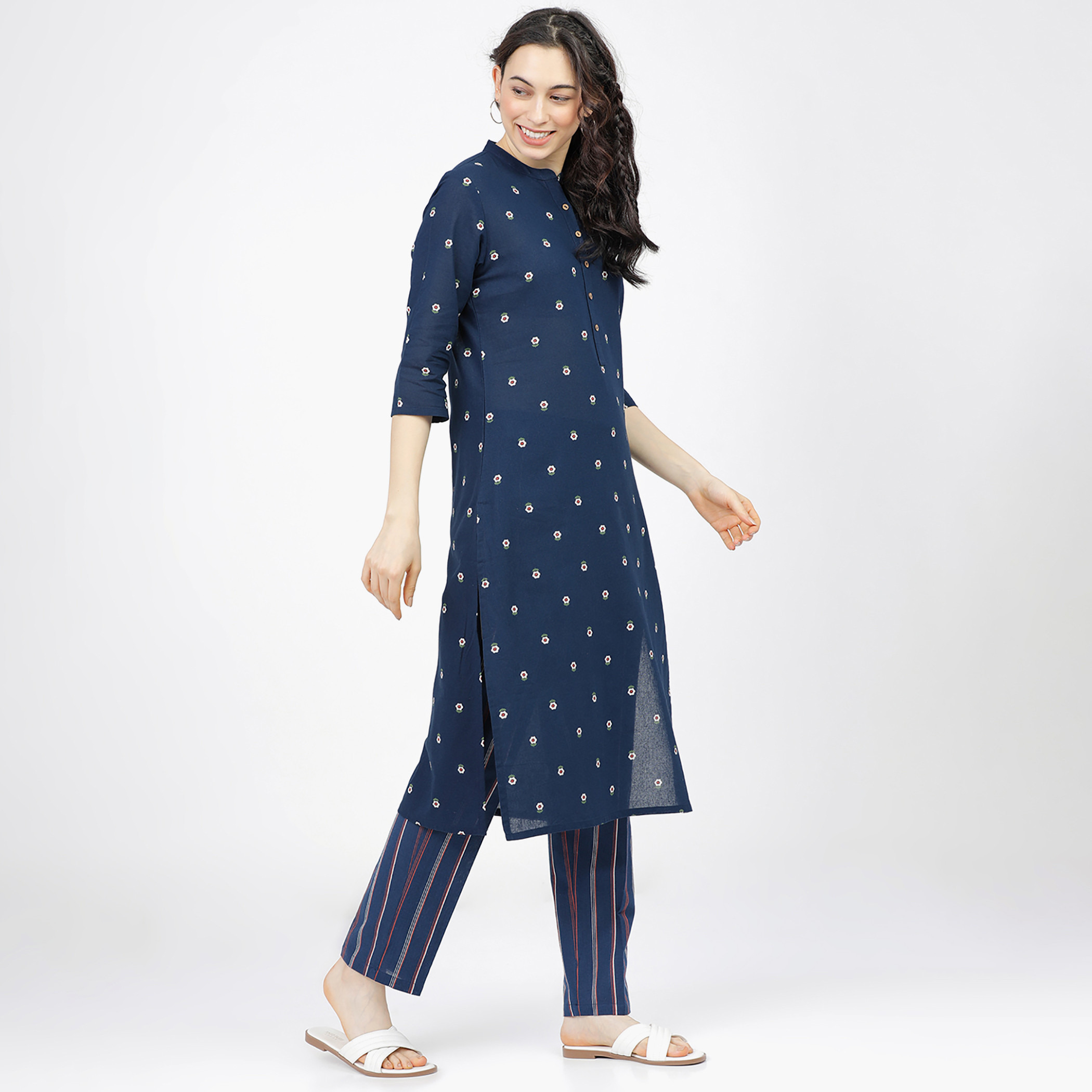 مجموعة من قطعتين كورتا مطبوع مع بنطلون حريمي من فيشوده -women-clothing-ethnicwear-salwarsuits-image-5