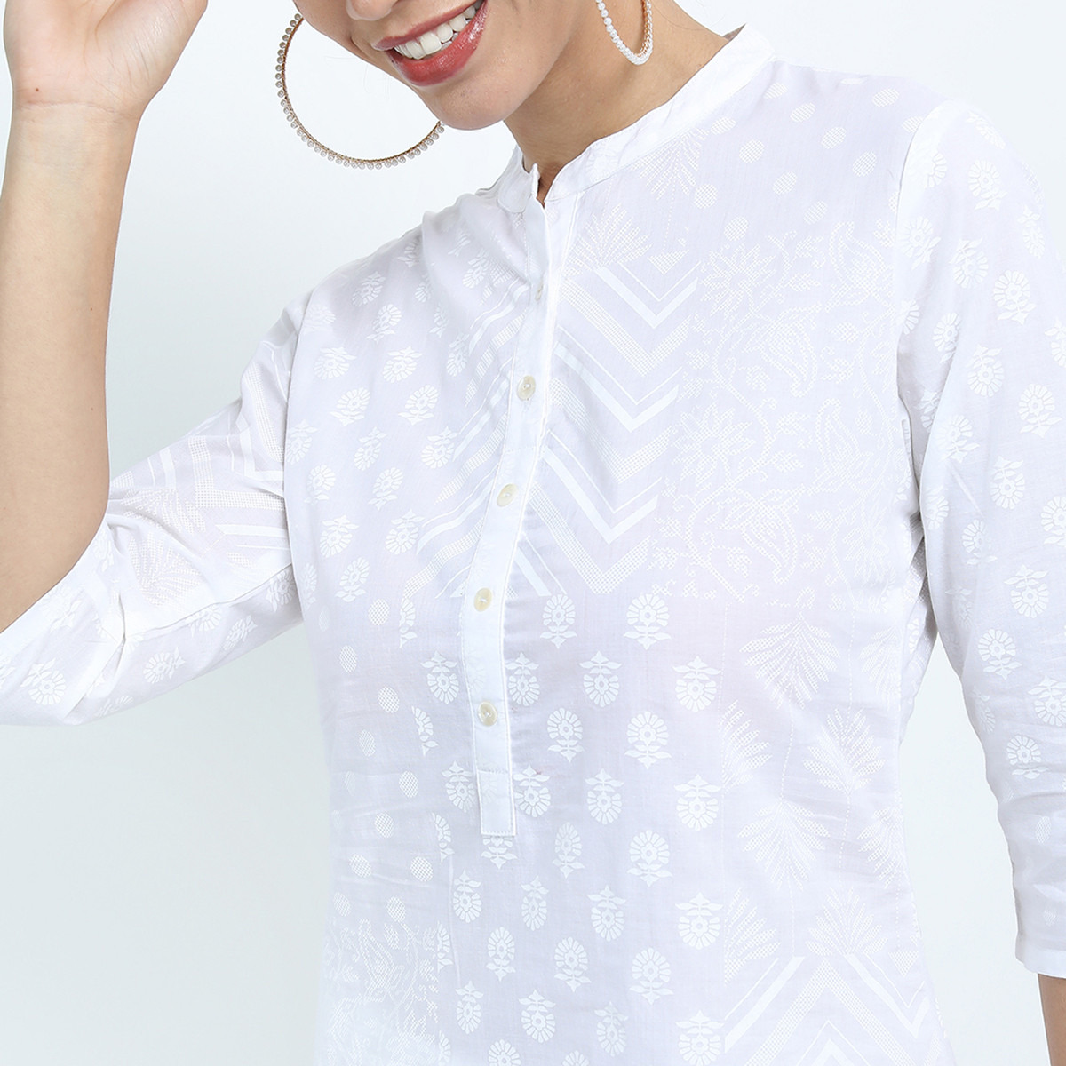 مجموعة من قطعتين كورتا للنساء مطبوعة برقبة ماندارين بلون الأبيض مع بالازو حريمي من فيشوده -women-clothing-ethnicwear-salwarsuits-image-4