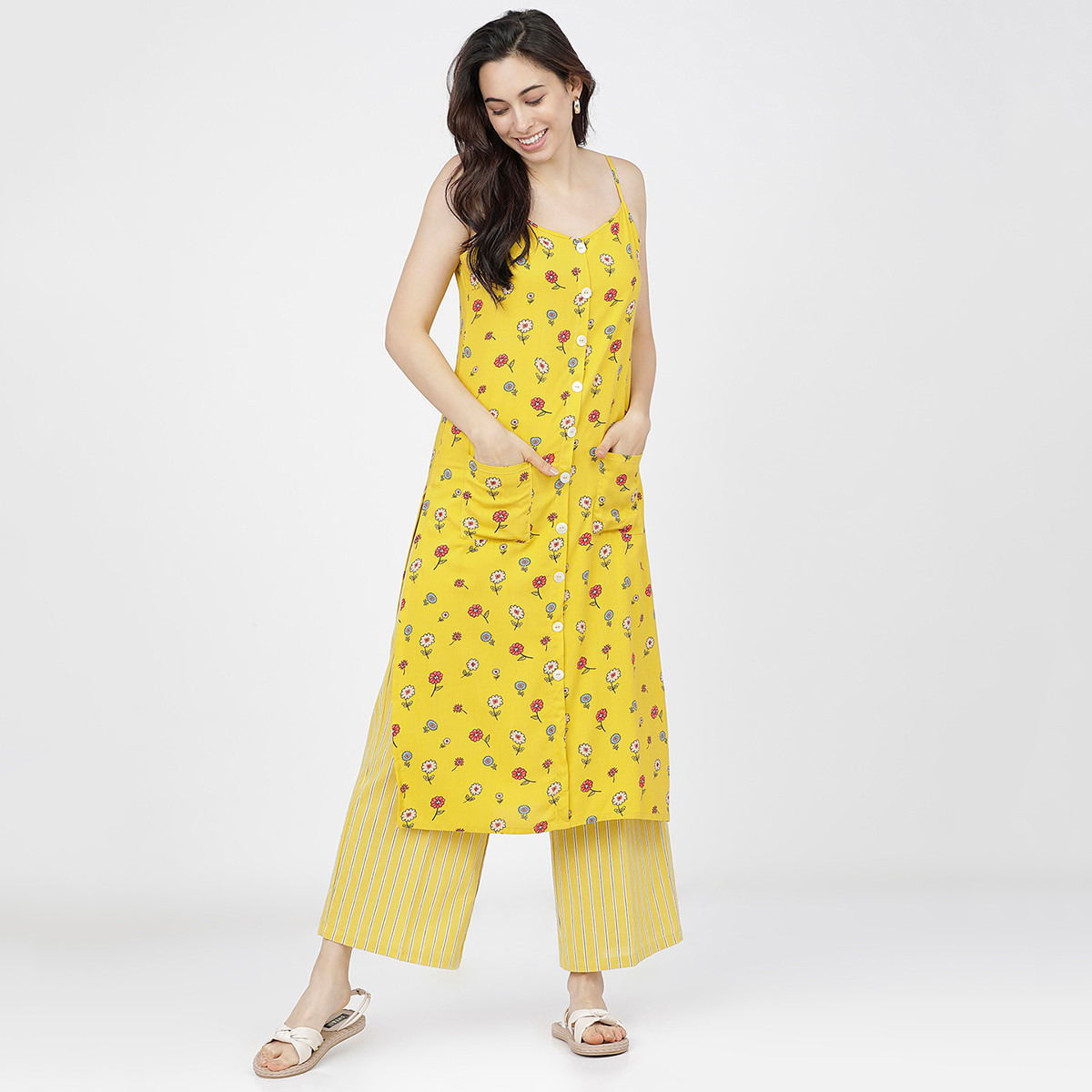 مجموعة من قطعتين كورتا مطبوعة الأزهار بدون أكمام للنساء وبنطلون بالازو من فيشوده نيو -women-clothing-ethnicwear-salwarsuits-image-1